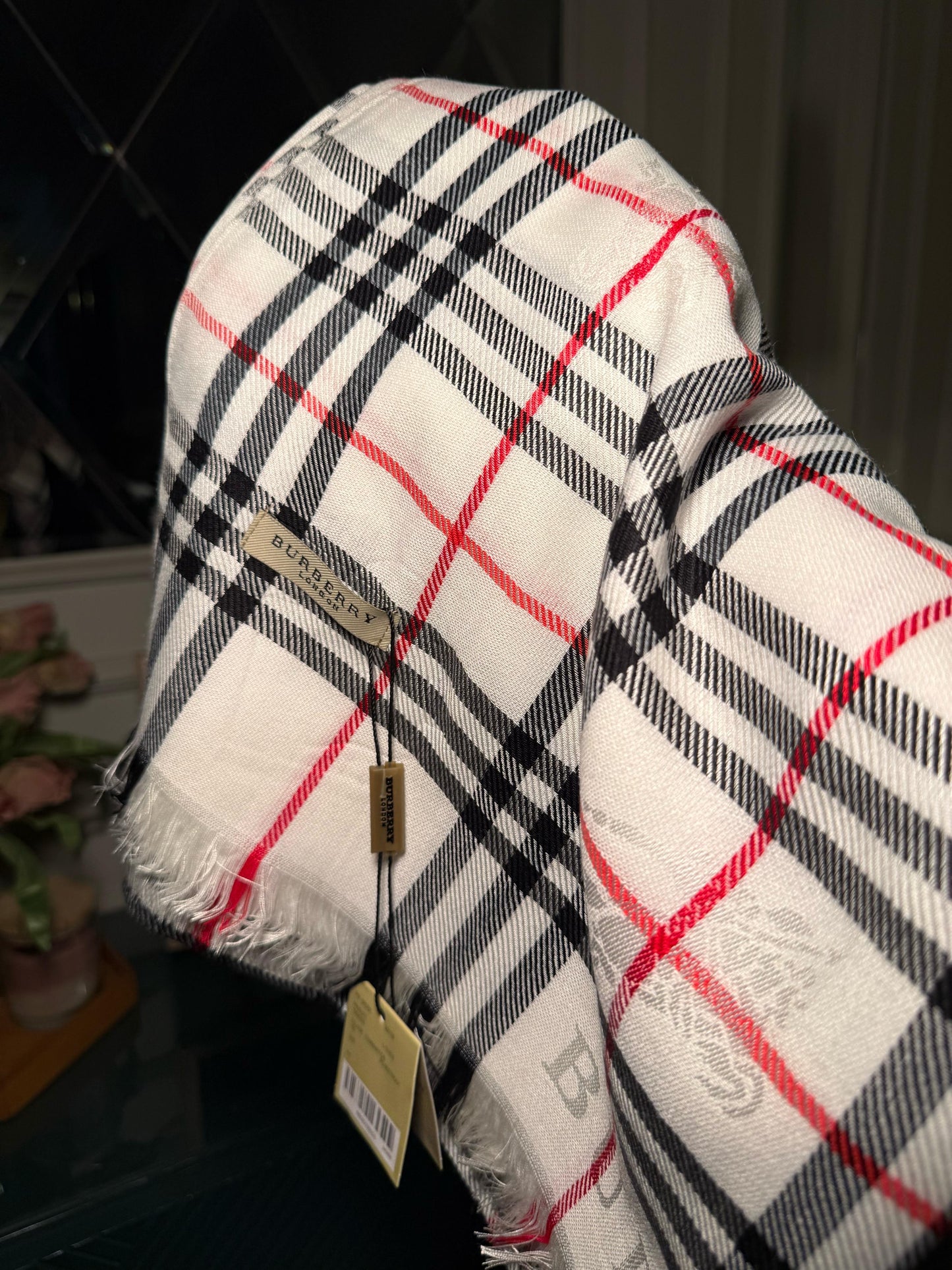BURBERRY white scarf/ stole (IMMEDIATE DELIVERY AVAILABLE)