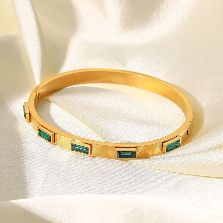 Emerald bracelet