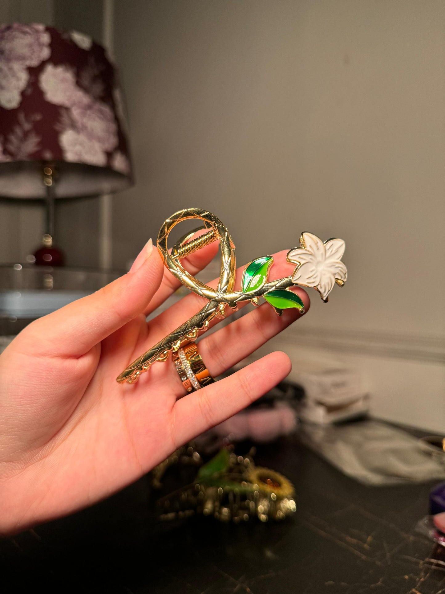 Jasmine golden metal hair claw