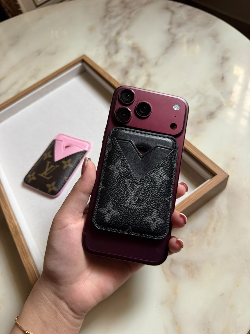 Lv Cardholder Magsafe