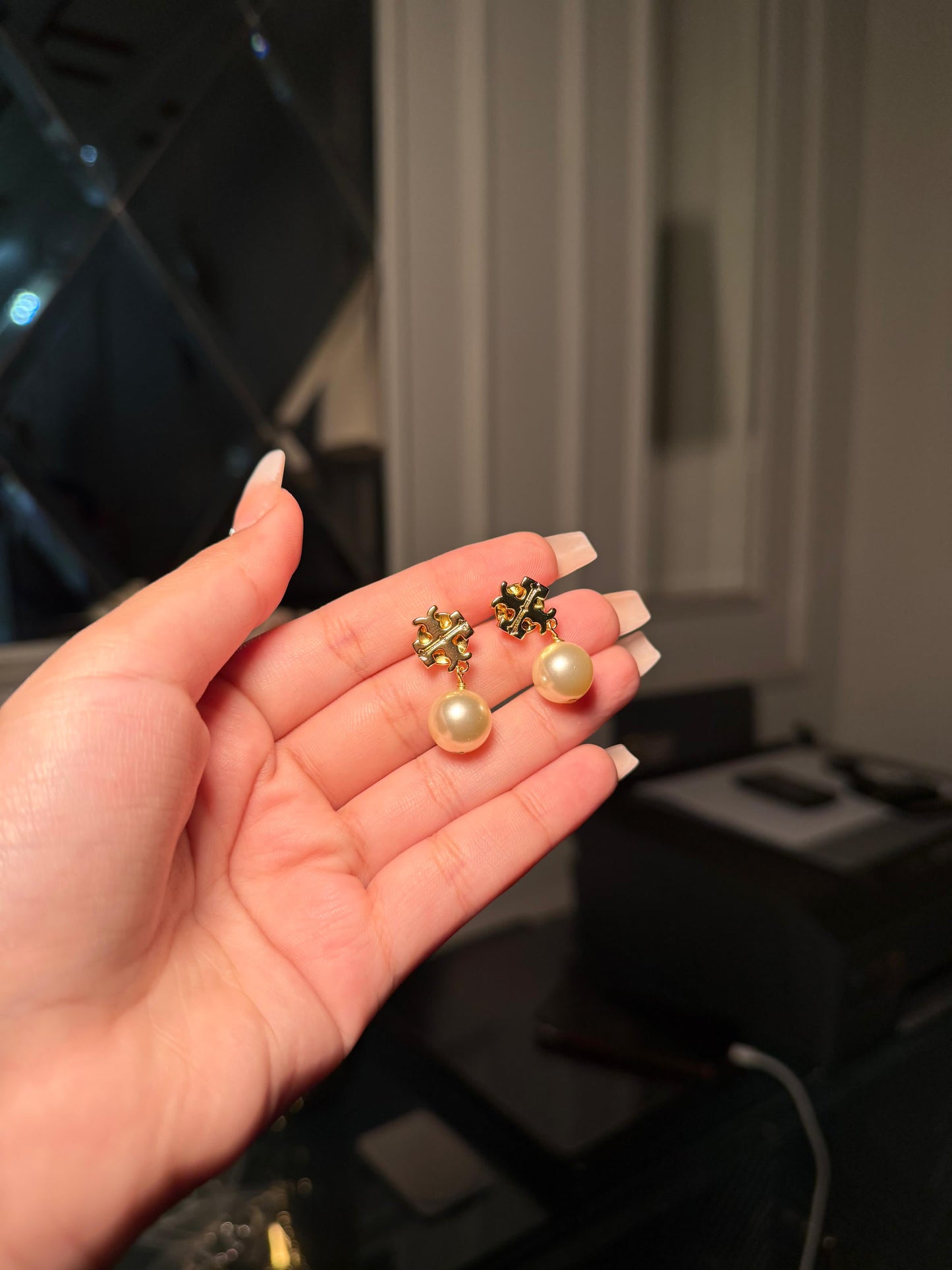 Tory Burch pearl earring (In stock)