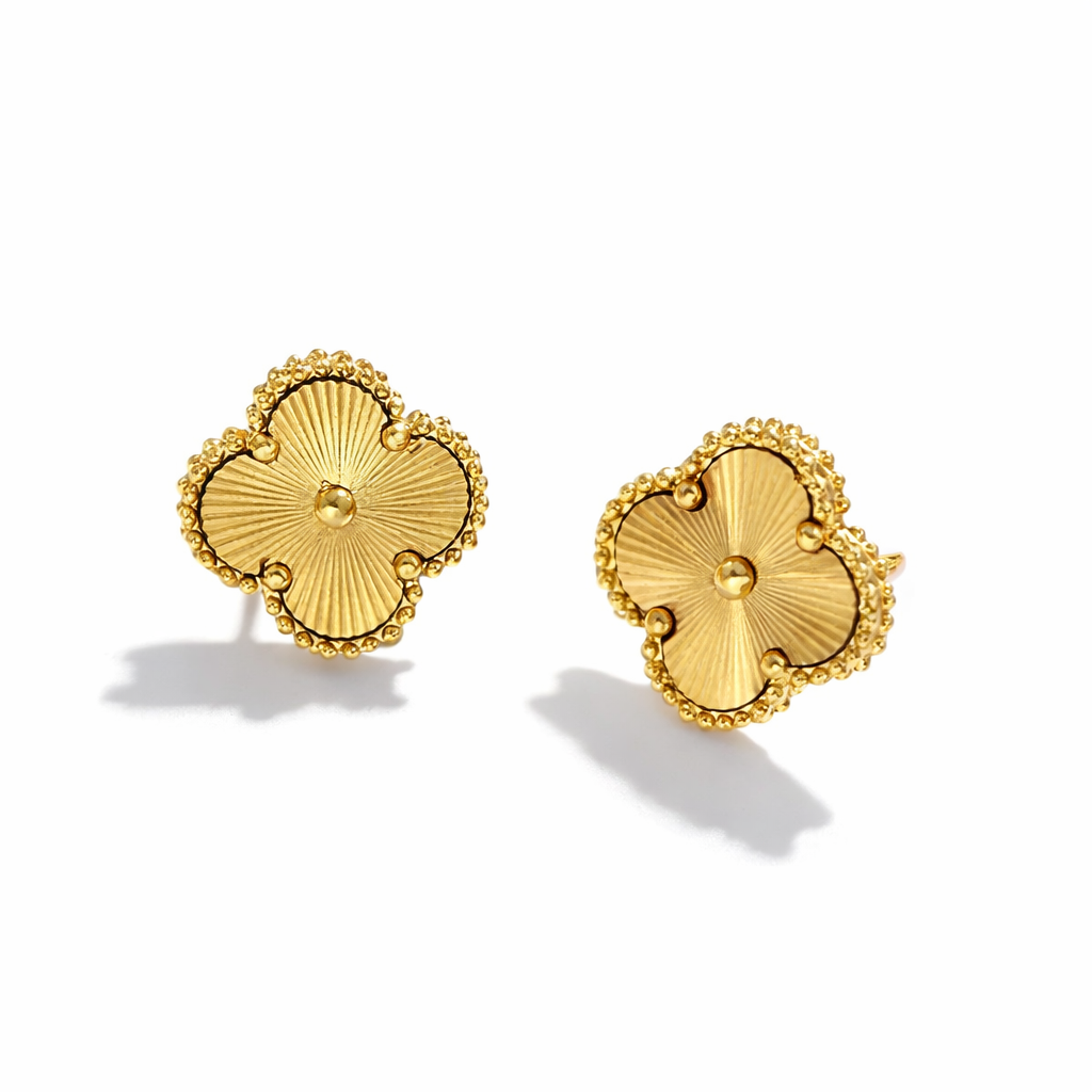 Gold clover stud