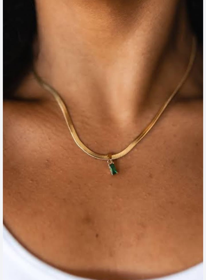 Emerald gold necklace