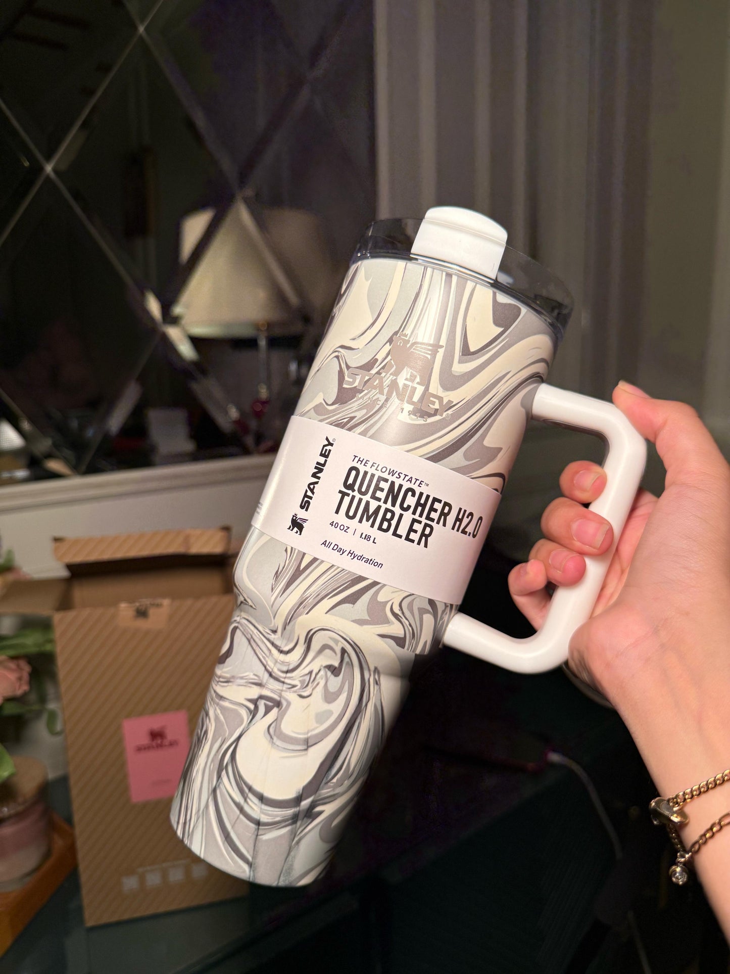 Grey/white Stanley 40oz (IMMEDIATE DELIVERY AVAILABLE)