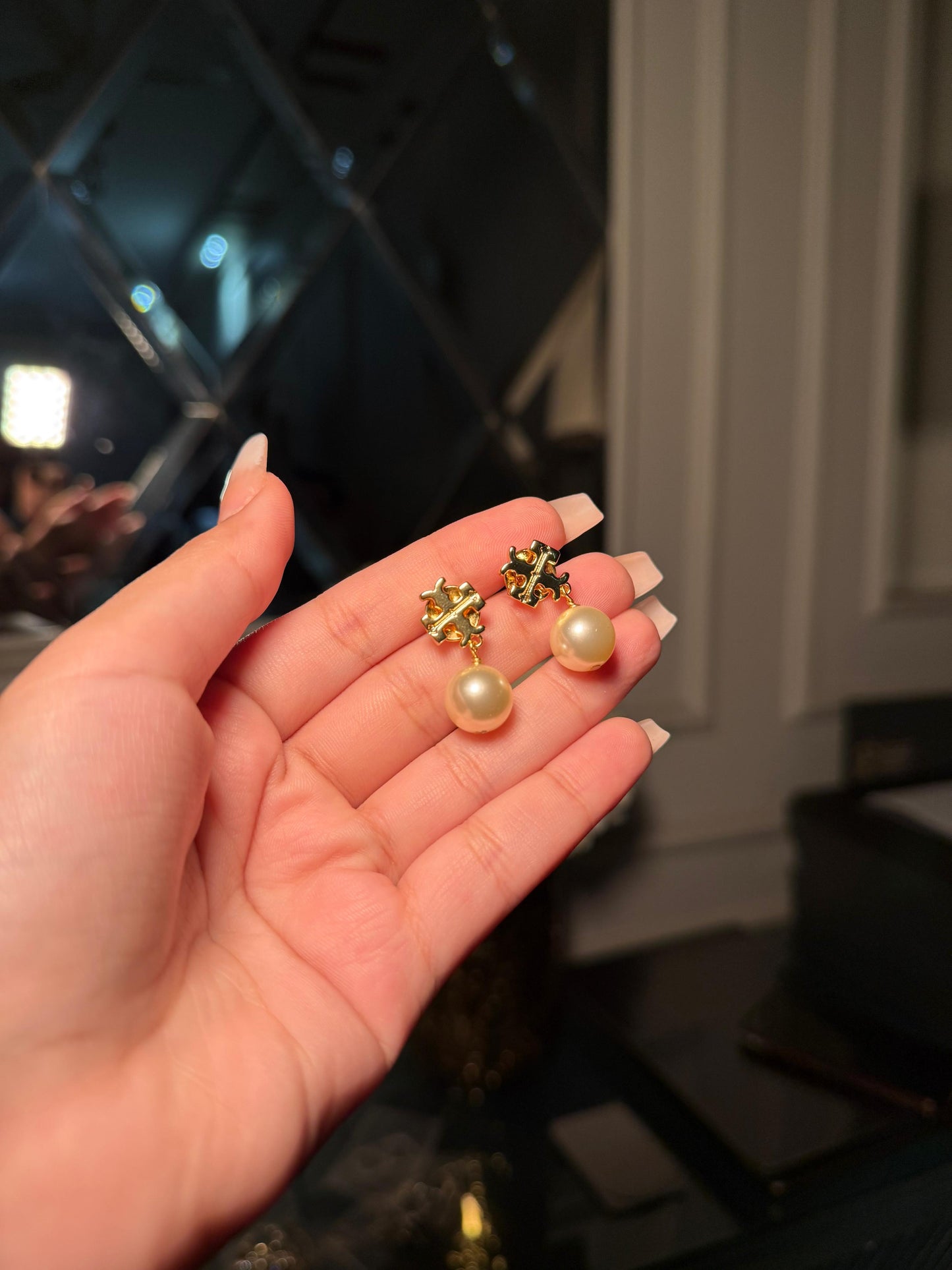 Tory Burch pearl earring (In stock)
