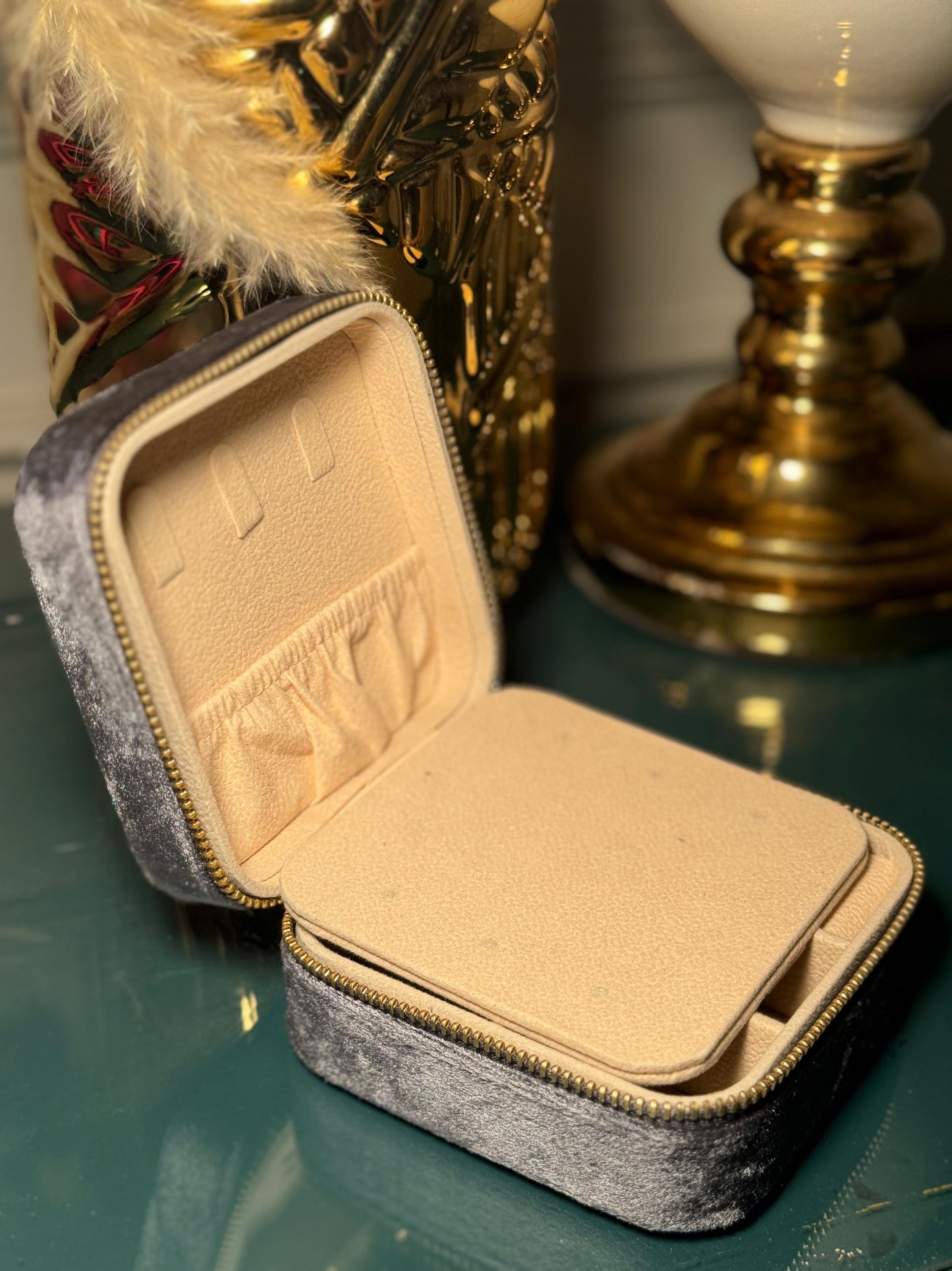 White square Jewelry velvet organizer
