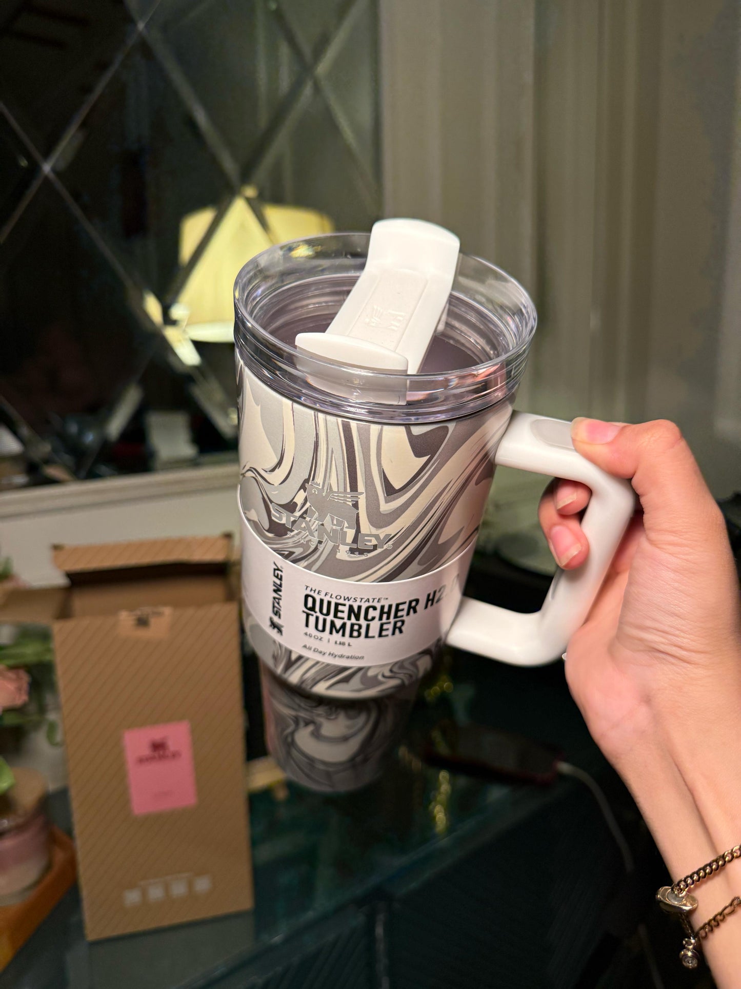 Grey/white Stanley 40oz (IMMEDIATE DELIVERY AVAILABLE)