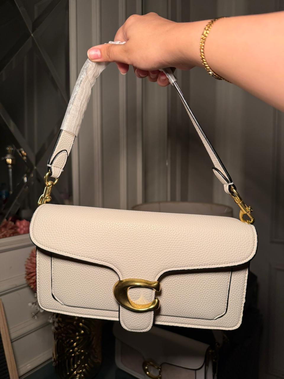 WHITE TABBY COACH SHOULDER BAG (WITH BOX) (IMMEDIATE DELIVERY AVAILABLE) 26CM