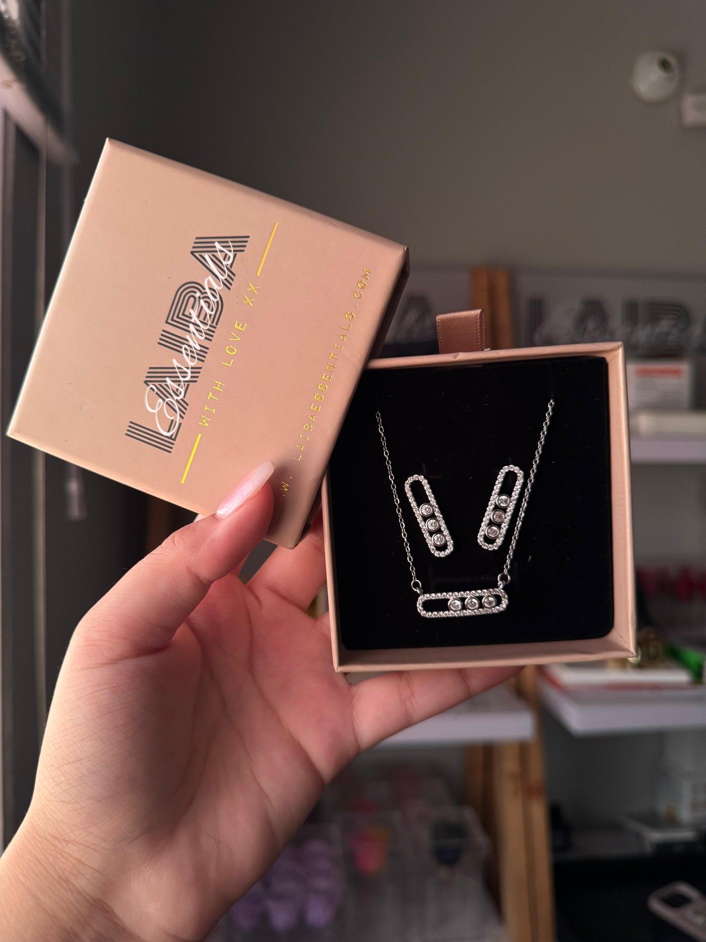 Messika oval frame set/individual