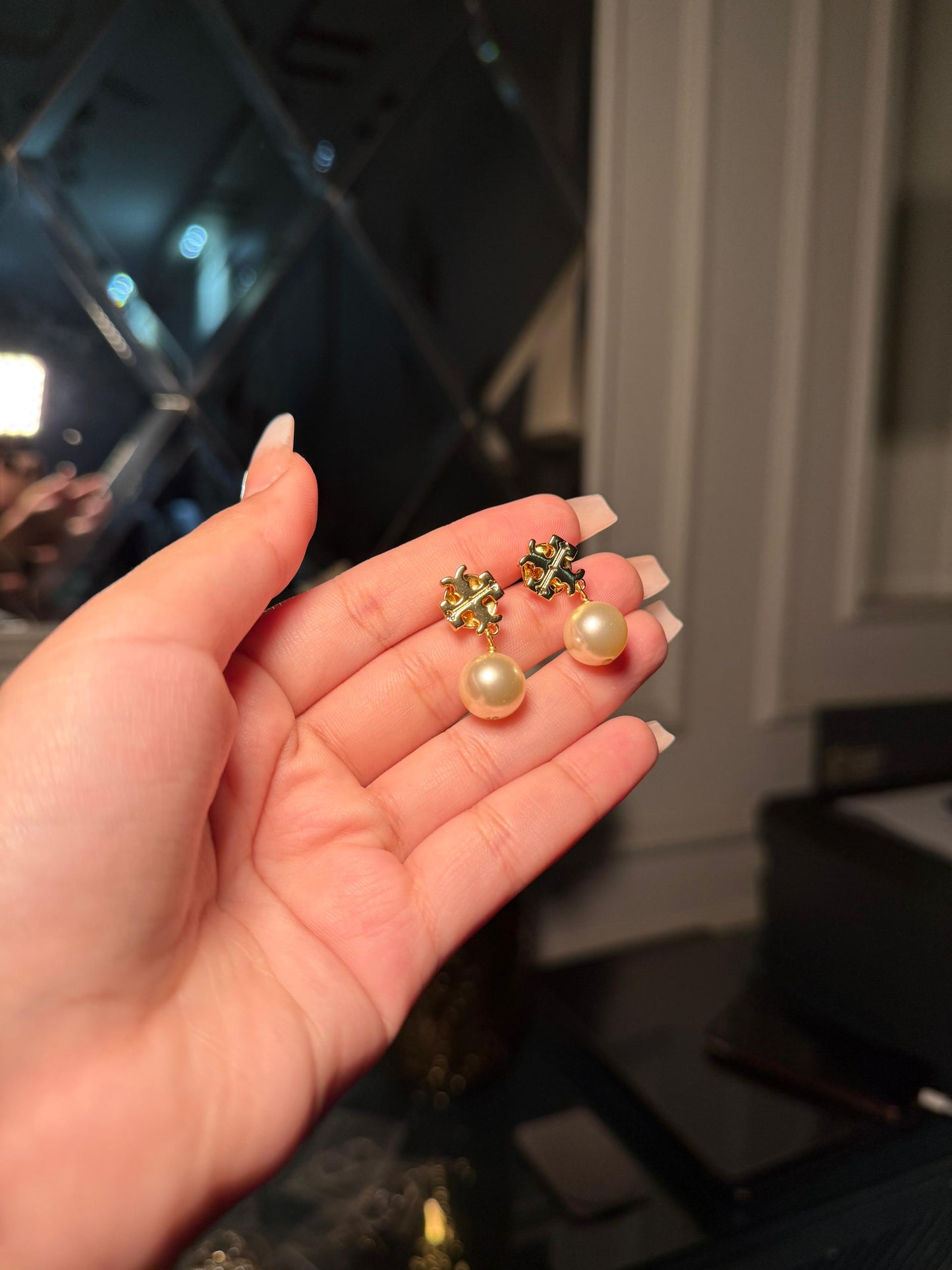 Tory Burch pearl earring (In stock)