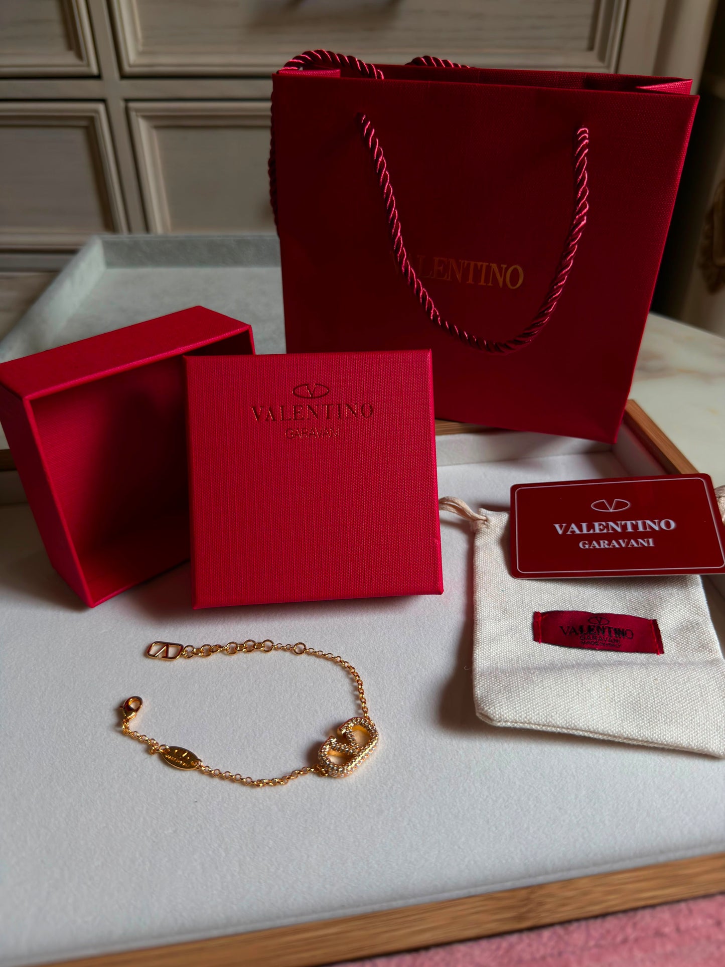 VALENTINO GARAVANI VLOGO gold-tone
Swarovski crystal bracelet