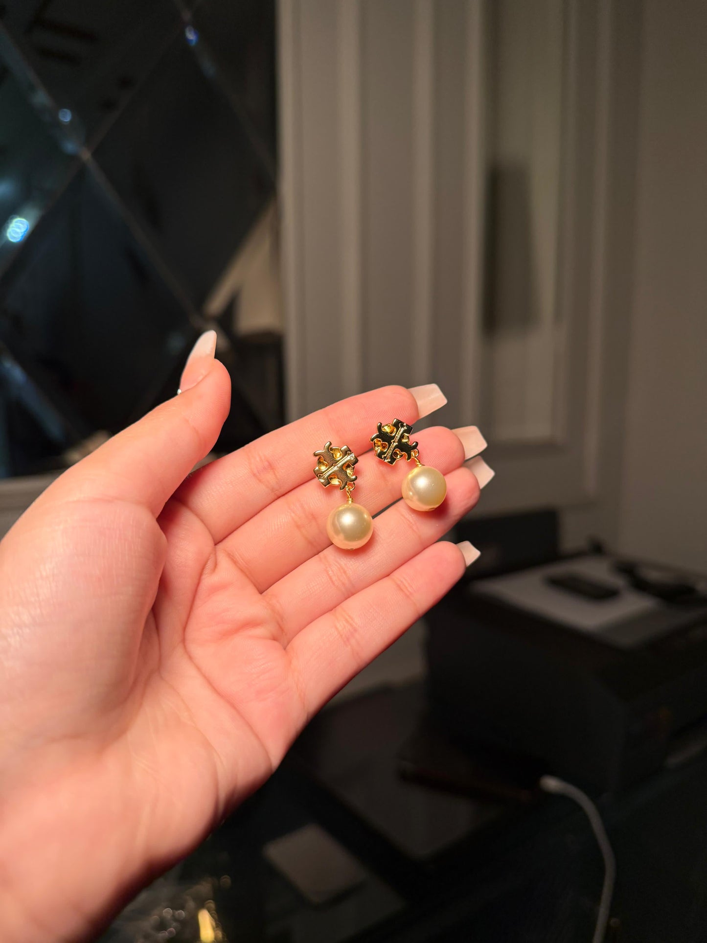 Tory Burch pearl earring (In stock)