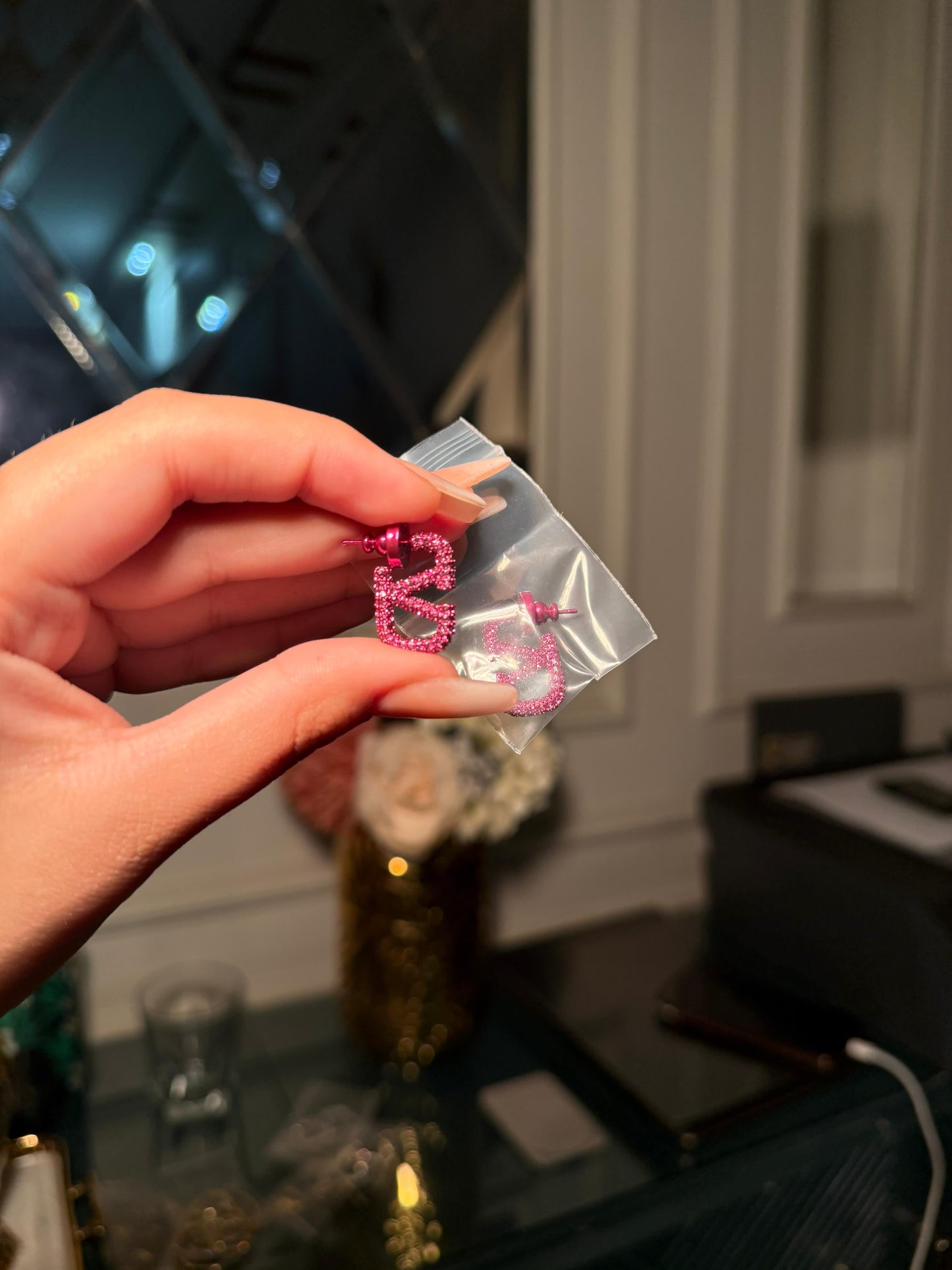 Small Pink Glitter Valentino studs (instock)