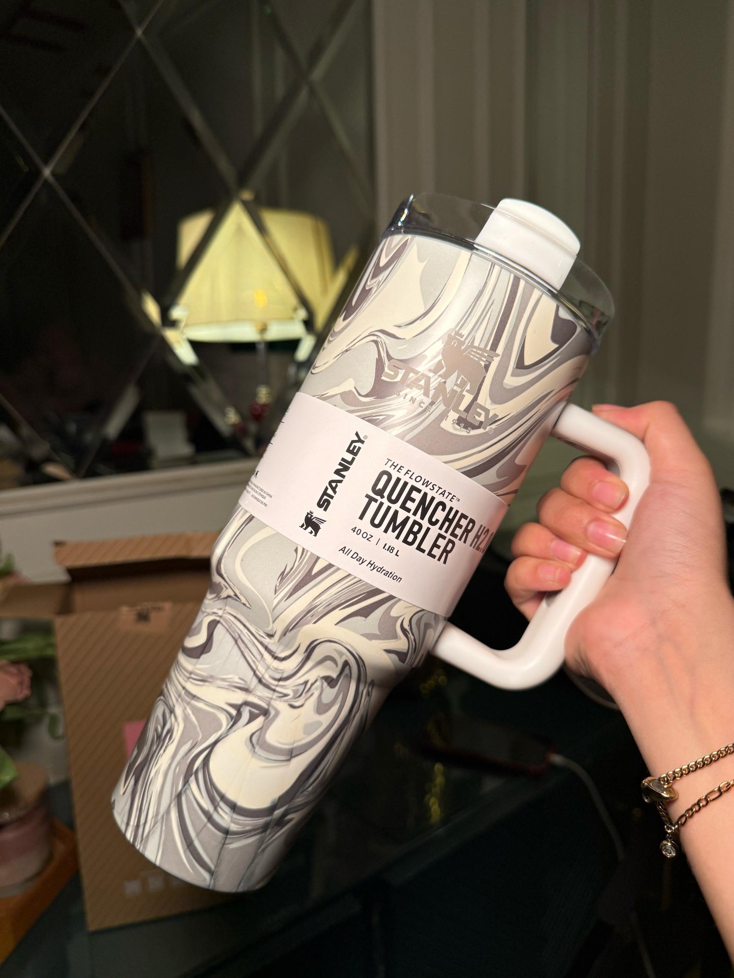 Grey/white Stanley 40oz (IMMEDIATE DELIVERY AVAILABLE)