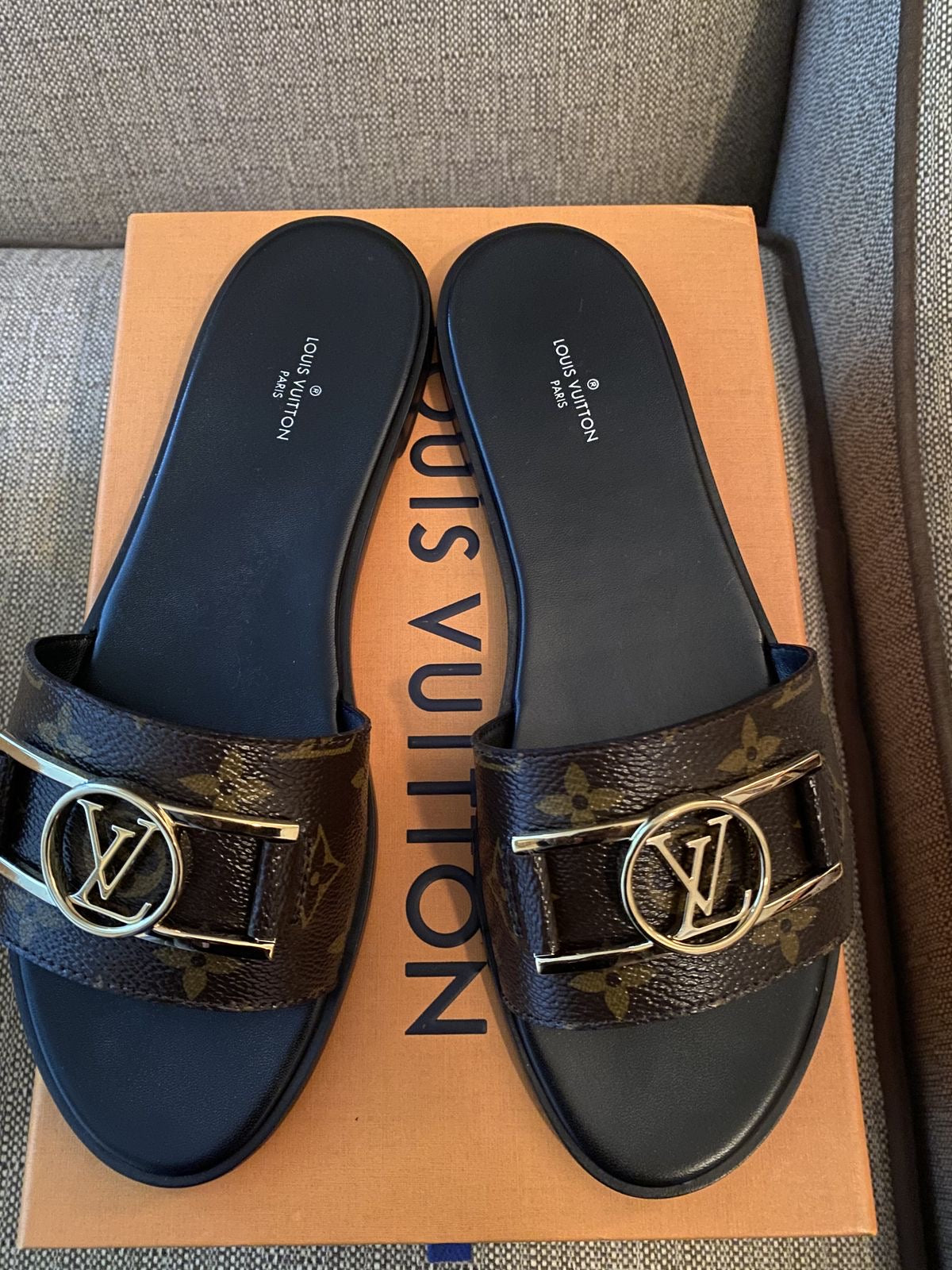 Black & Brown Louis Vuitton Flats No packaging
