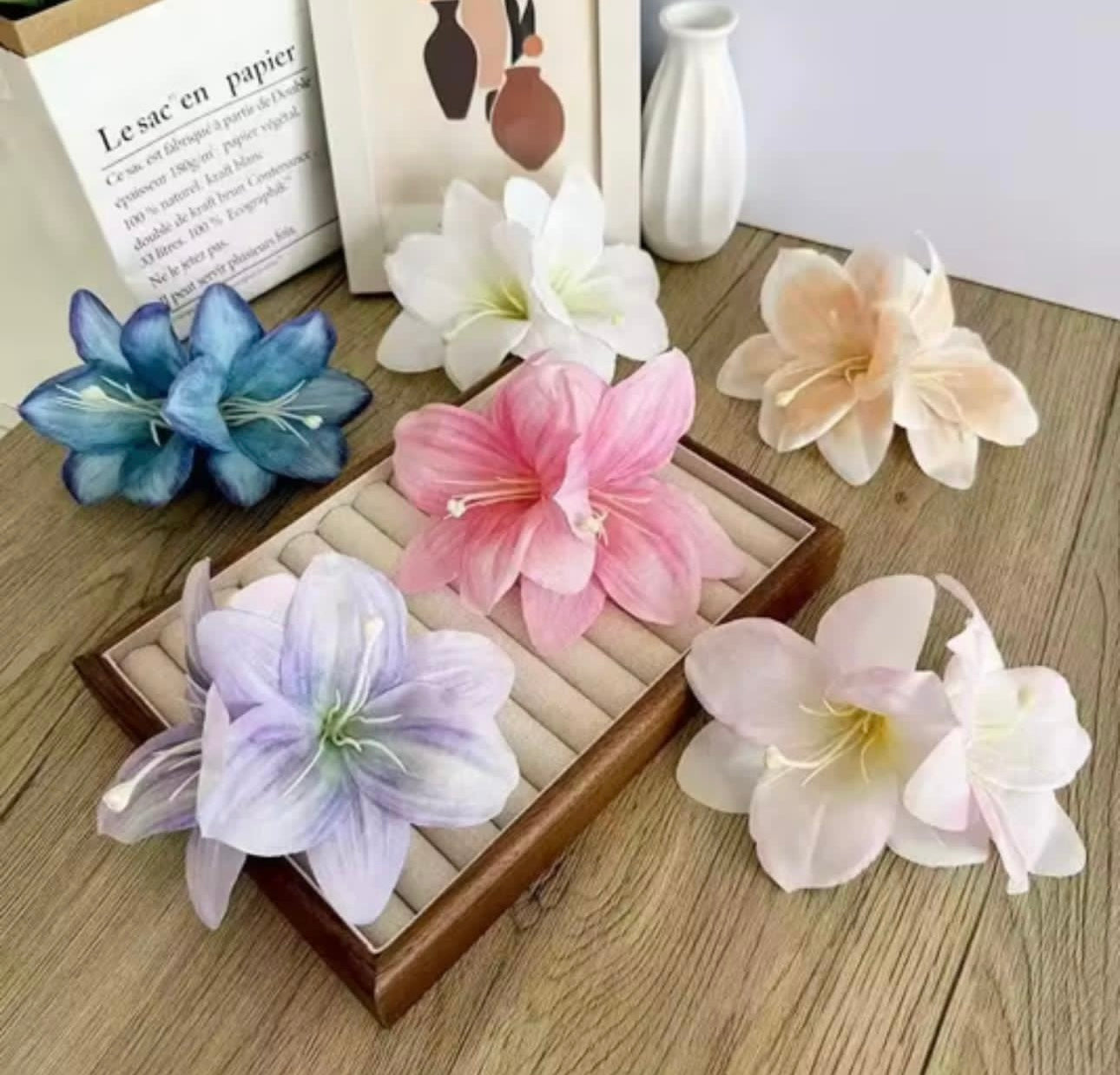 Lily hair clip