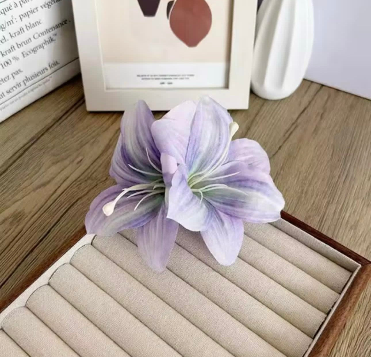 Lily hair clip