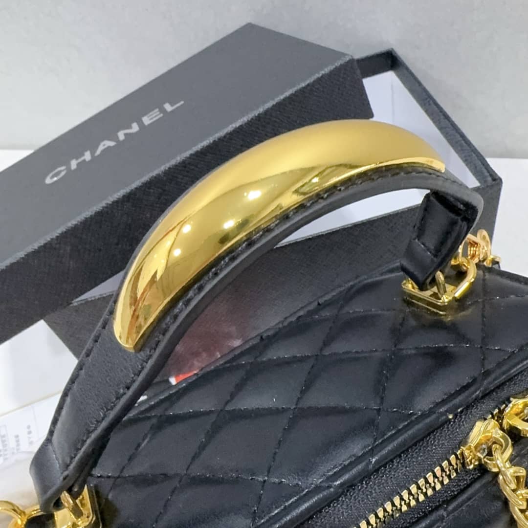 Chanel box bag (available for immediate delivery)