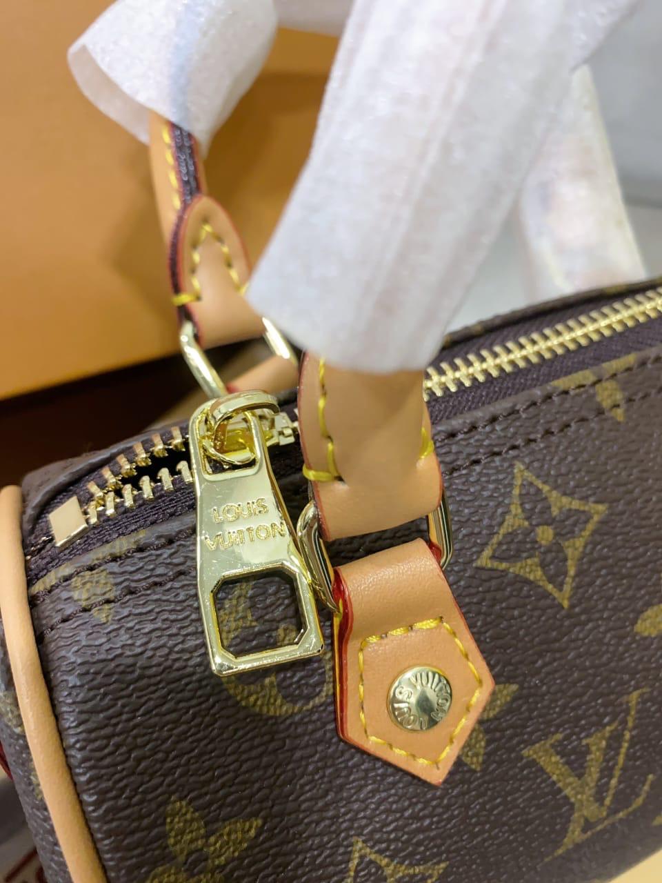 Lv box bag (available for immediate delivery)