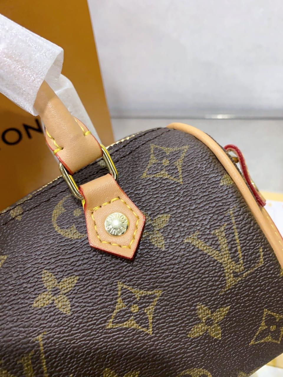 Lv box bag (available for immediate delivery)