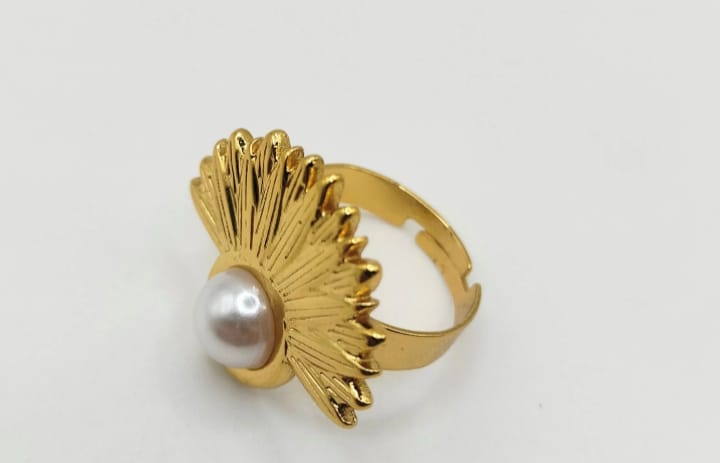 Pearl shell ring