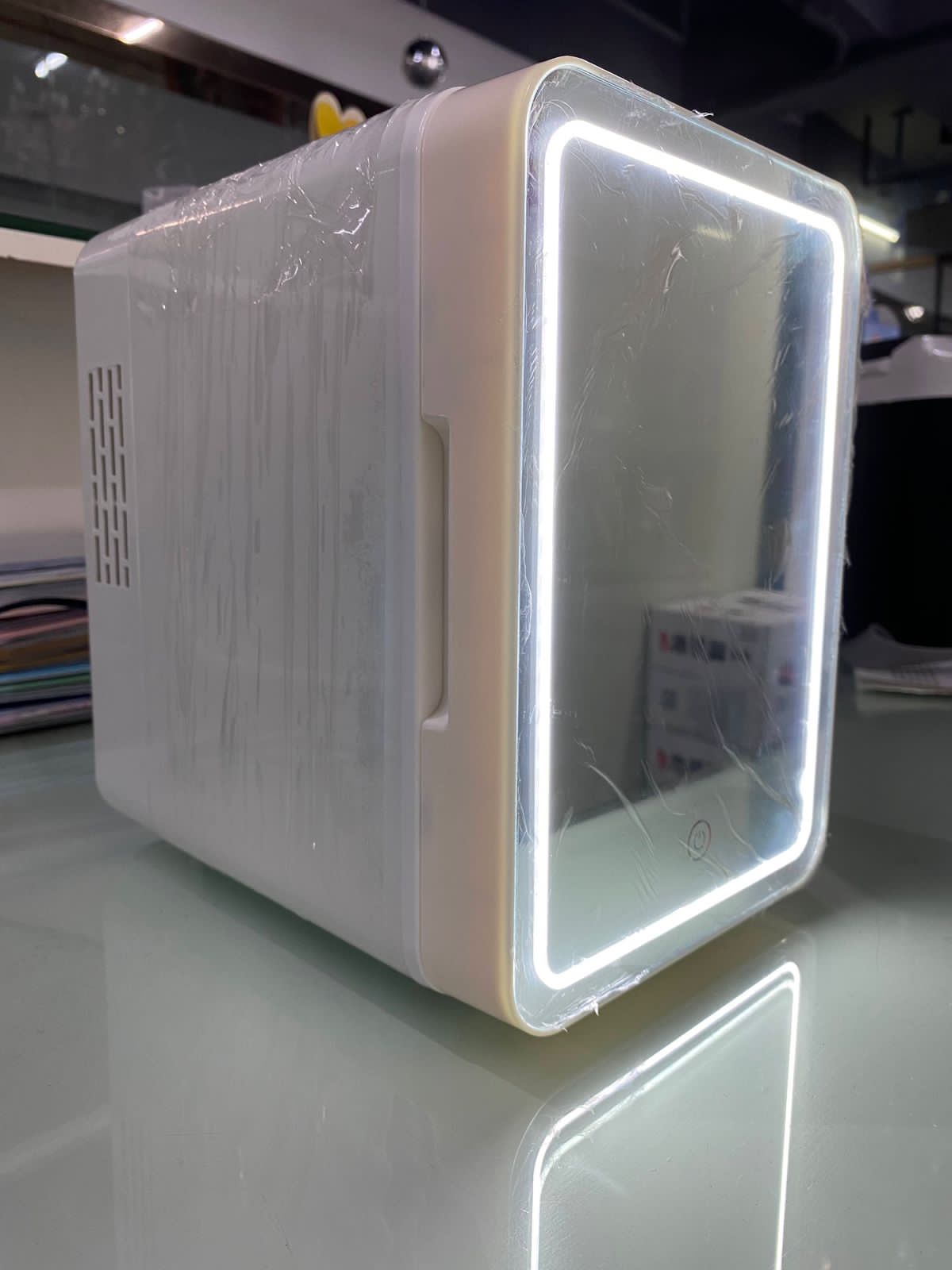 LED mirror portable fridge🧴(15 to 20 days)
