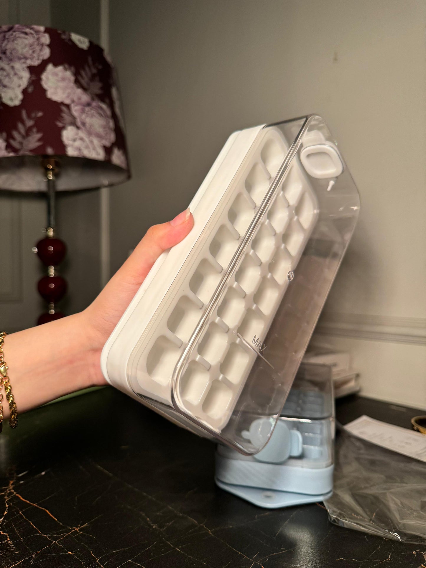 Ice cube tray with box