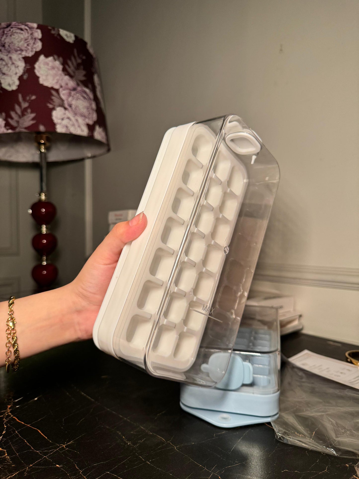 Ice cube tray with box