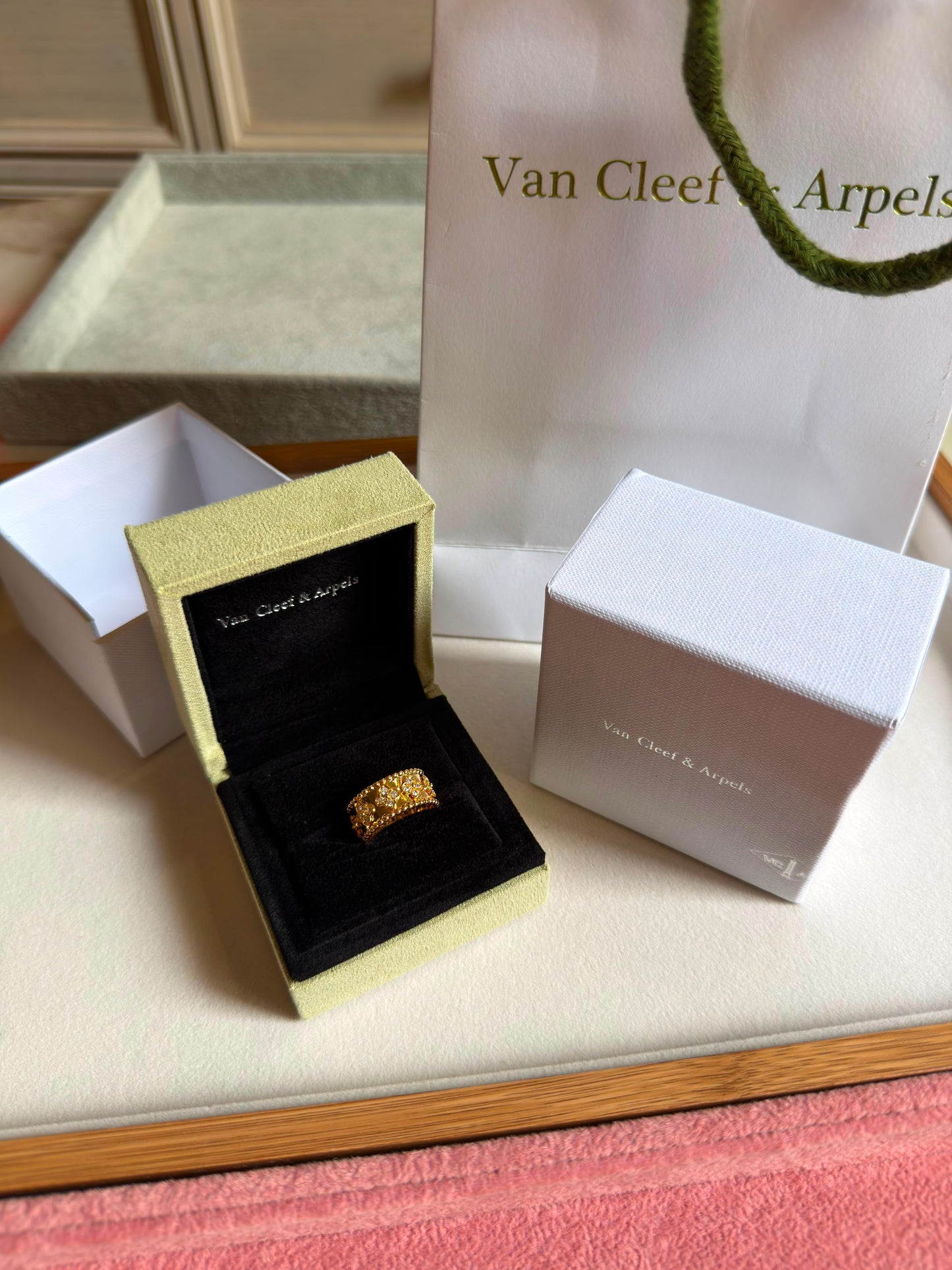 Van Cleef & Arpels Perlée clovers ring