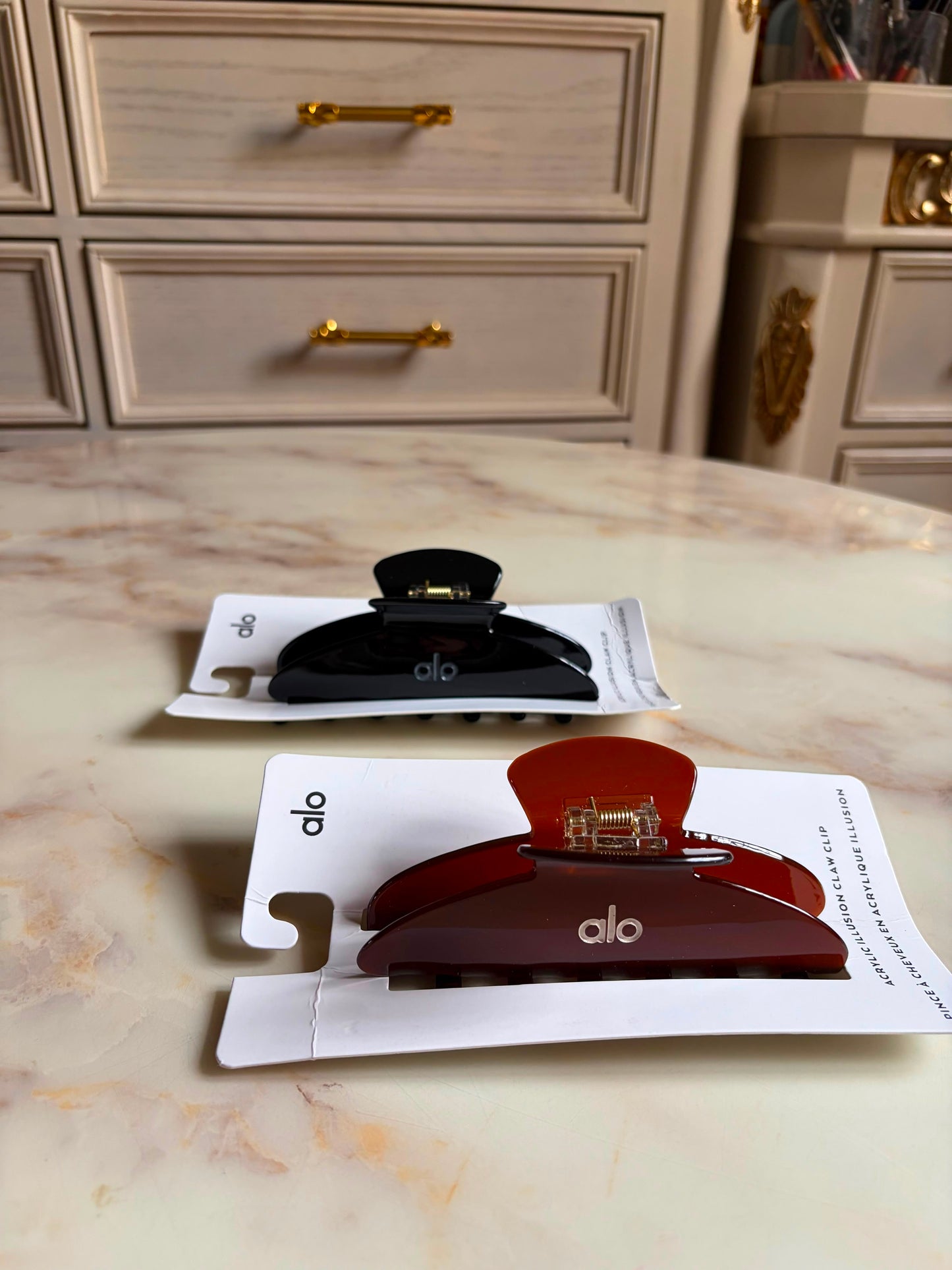 Alo Hair Claw Clip(With Proper Packaging)