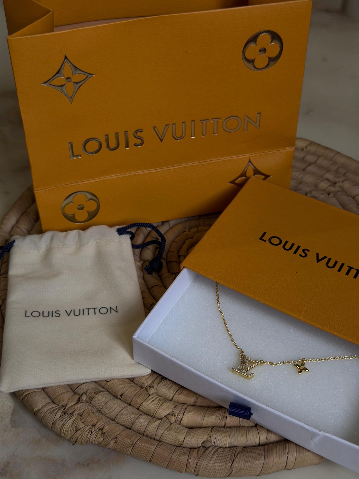 Louis Vuitton Necklace (COME’S WITH BRANDED PACKAGING)