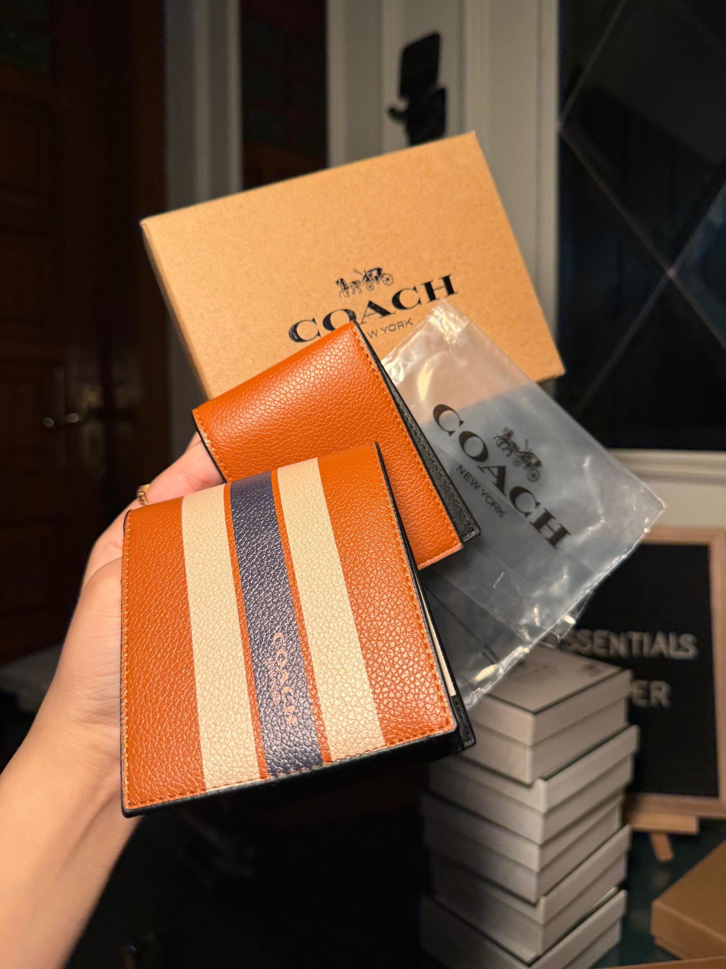 (Peach/Coral Tone)
“Men’s Wallet, Cardholder & Keychain Gift Sets”