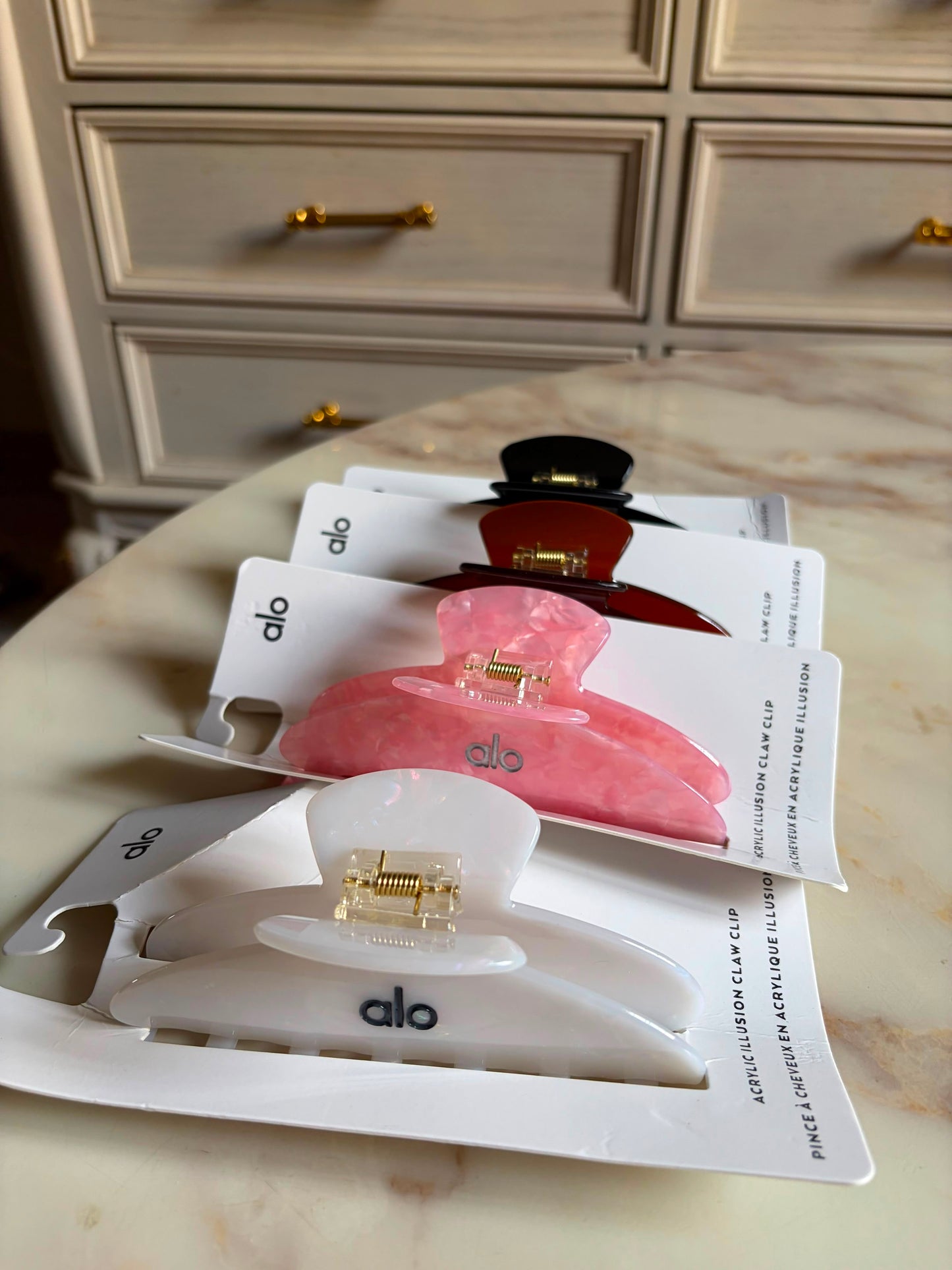 Alo 90s Hair Claw Clip(With Proper Packaging)