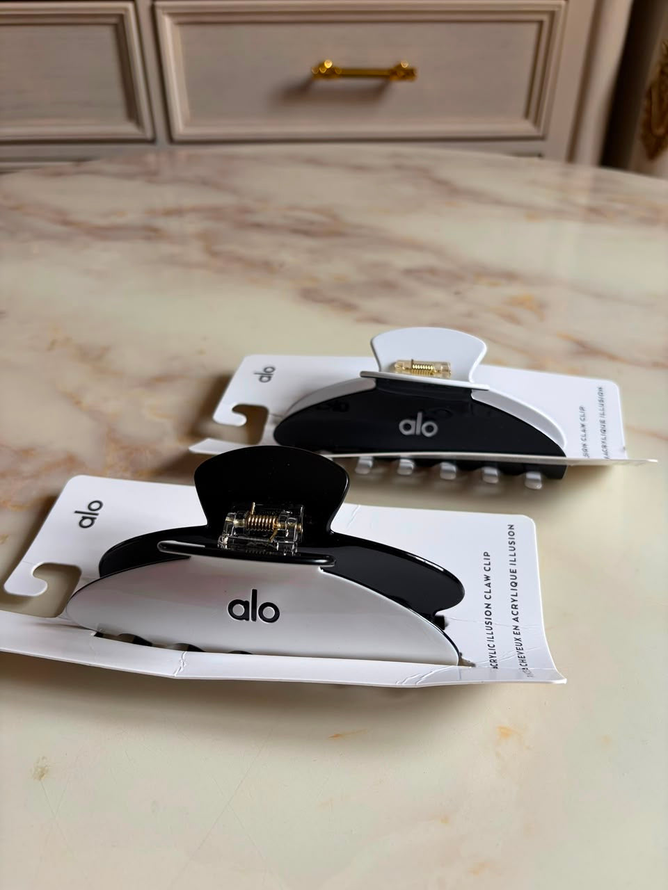 Alo Essential Hair Claw Clip(With Proper Packaging)