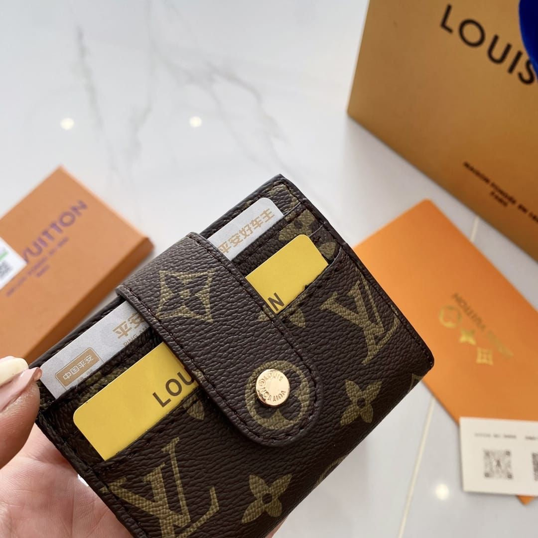 Lv cardholder (in stock)