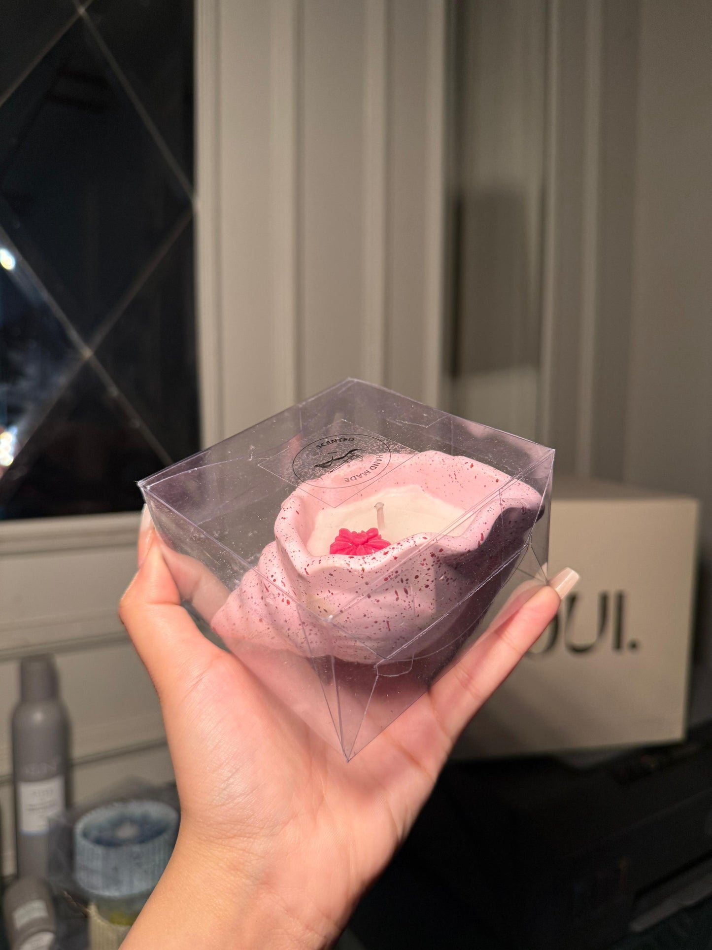 Pink shell scented candle