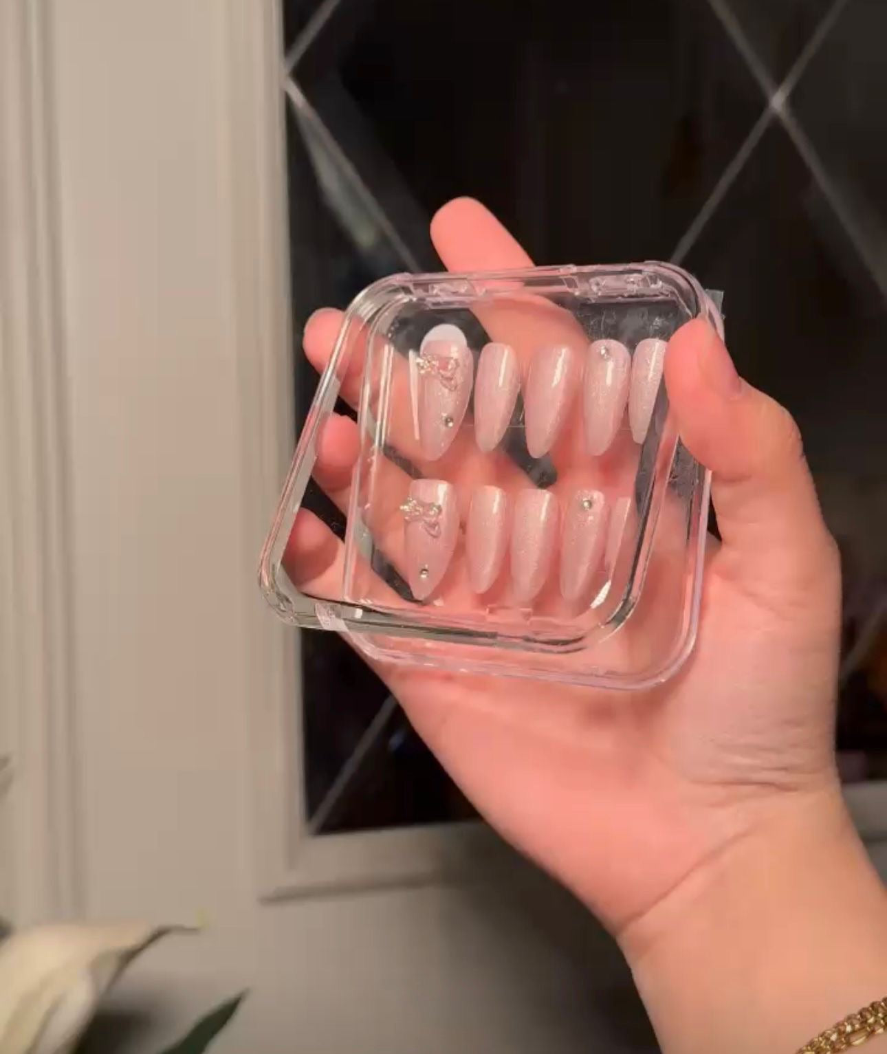 Crystal bow Hand made nails L3