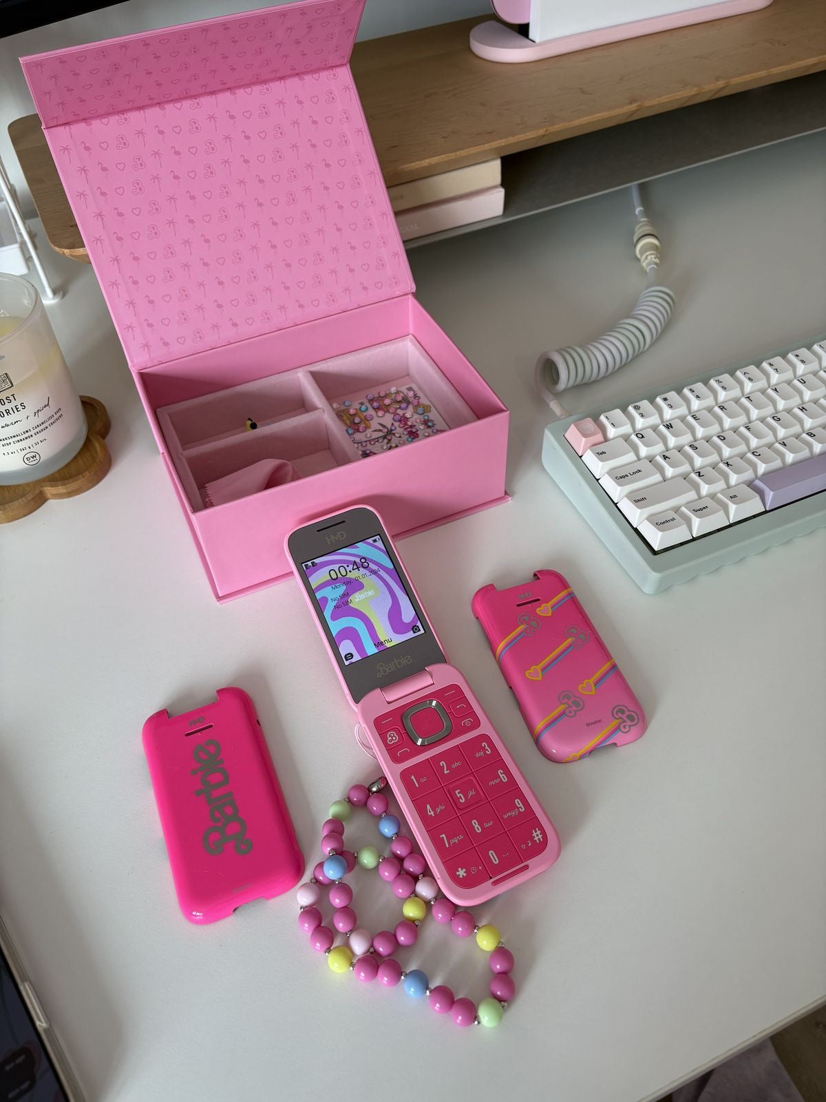 Barbie flip phone set in hot pink (IMMEDIATE DELIVERY AVAILABLE) (WHOLE PAYMENT WILL BE DONE ADVANCED)