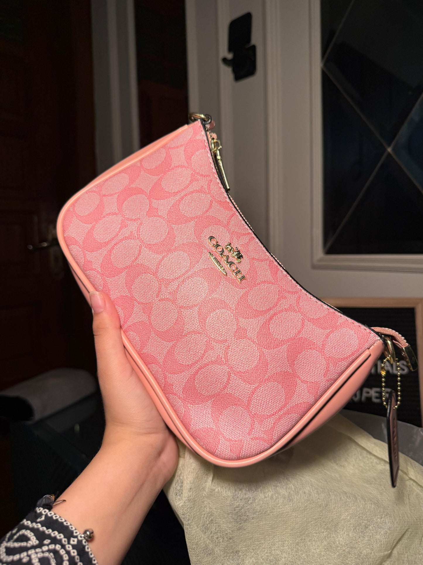 Pink Coach shoulder bag(WITH DUST BAG BUT WITHOUT BOX) (IMMEDIATE DELIVERY AVAILABLE)