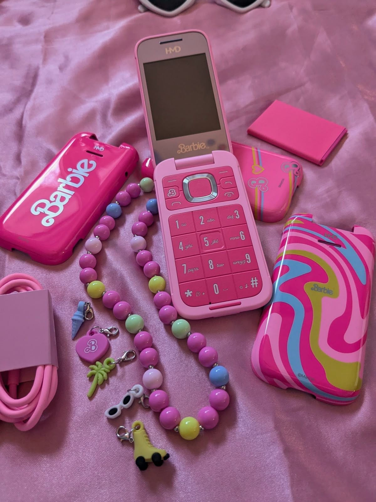Barbie flip phone set in hot pink (IMMEDIATE DELIVERY AVAILABLE) (WHOLE PAYMENT WILL BE DONE ADVANCED)