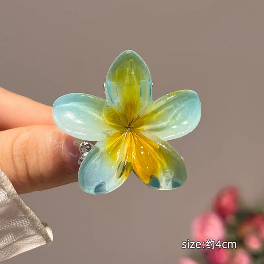 Mini blue Lili hair claw