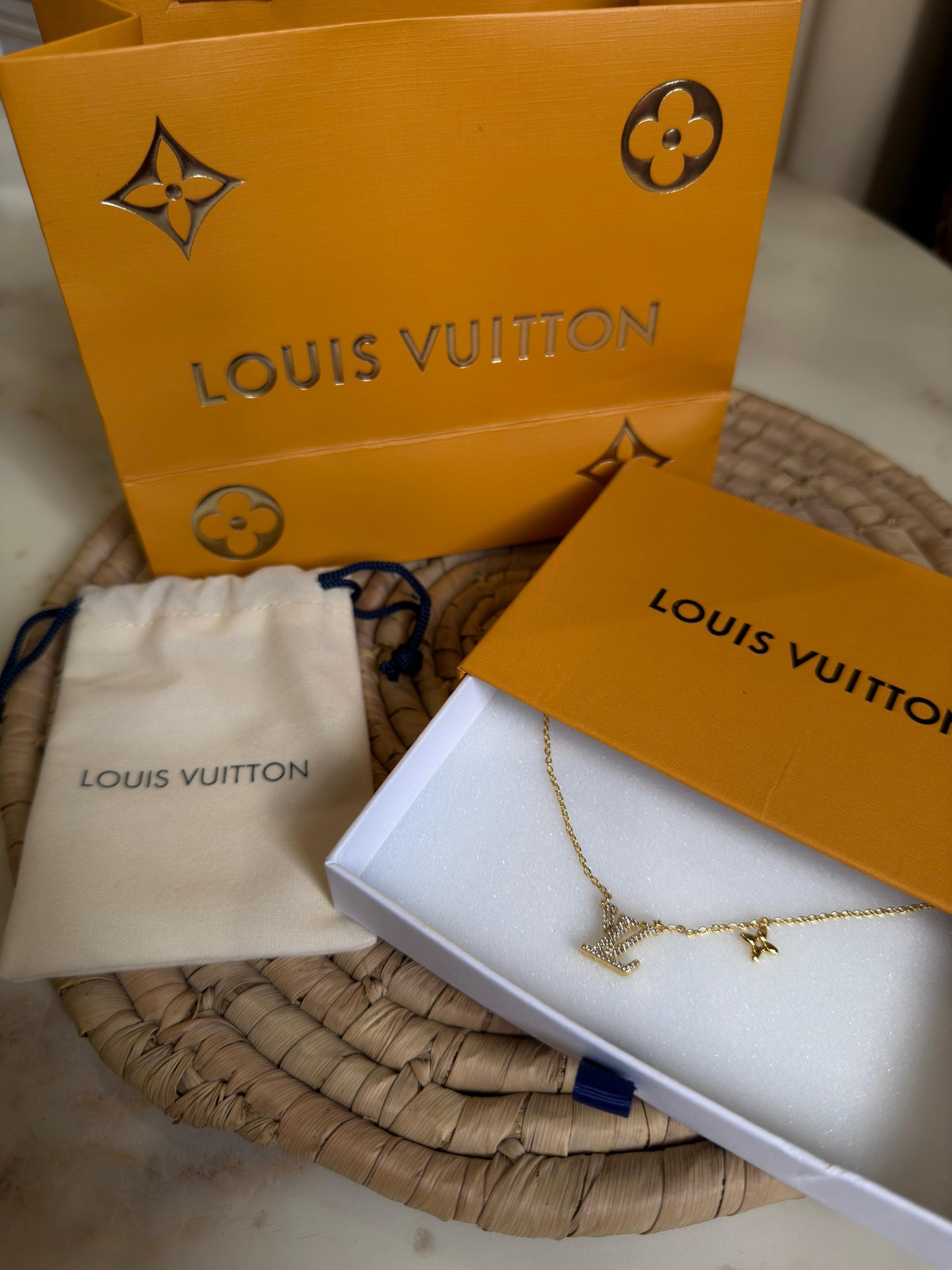 Louis Vuitton Necklace (COME’S WITH BRANDED PACKAGING)