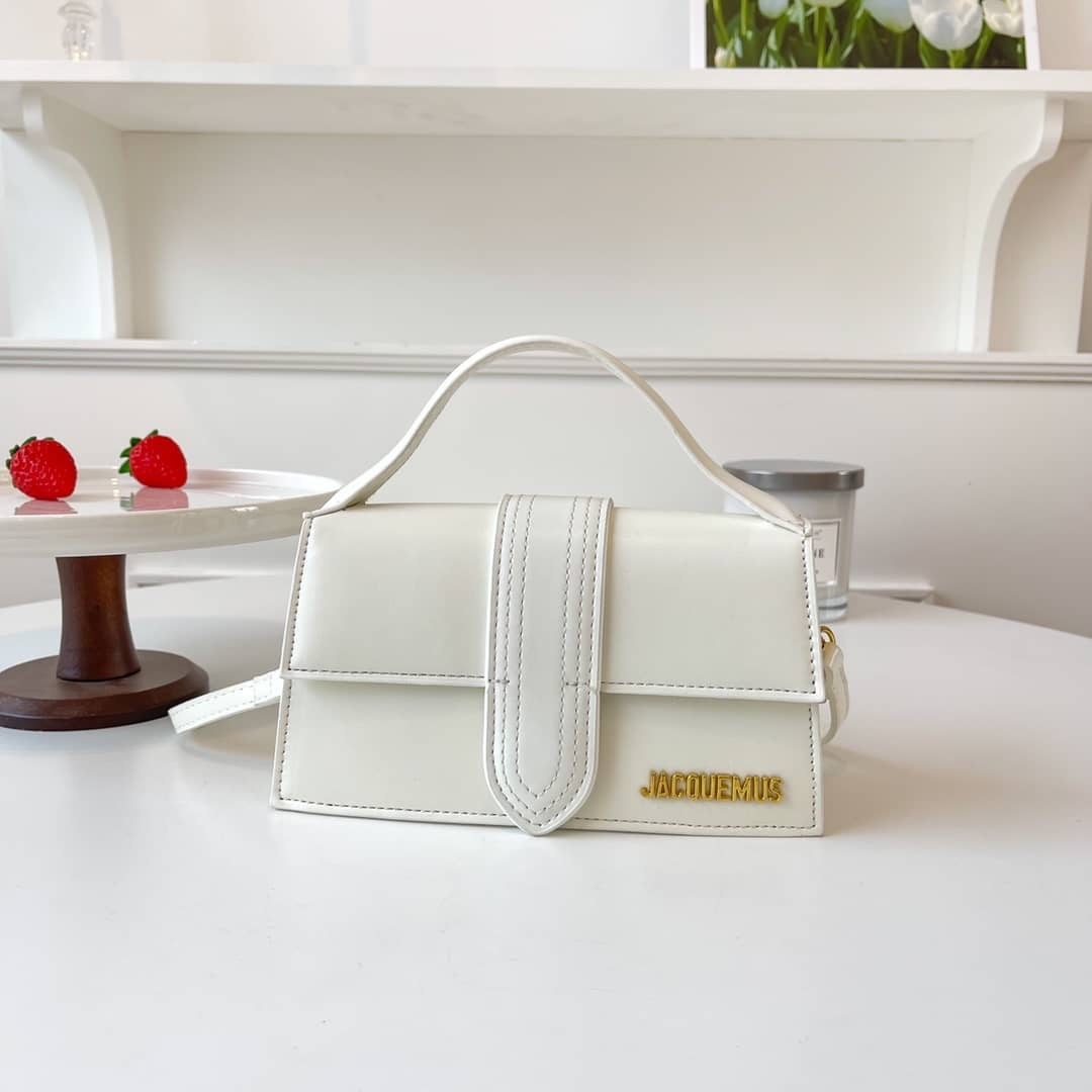 White Jacquemus hand bag (in stock)