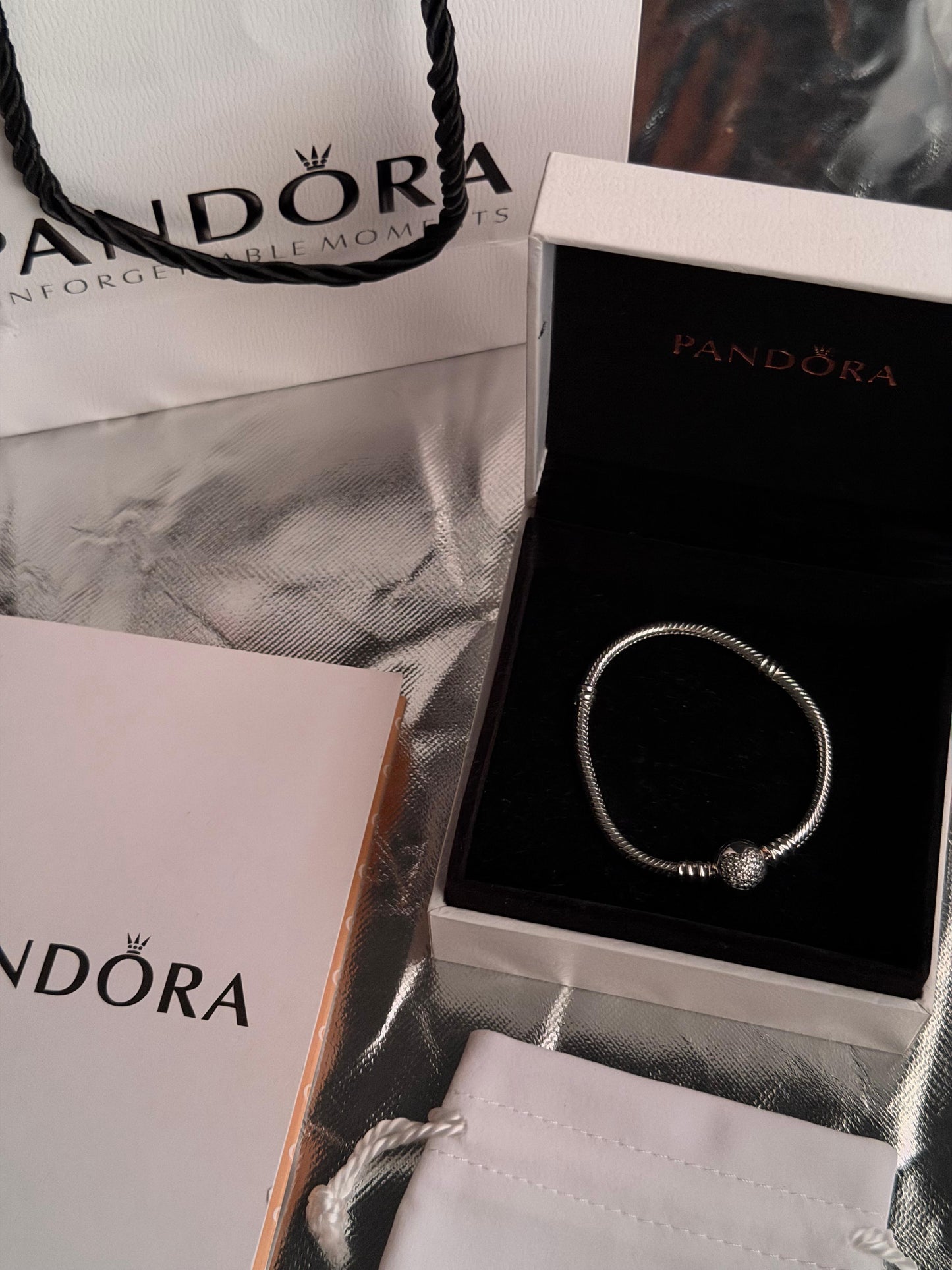 Pandora Moments Snake Chain Bracelet with Pavé Heart Clasp – High quality, with Pandora packaging.