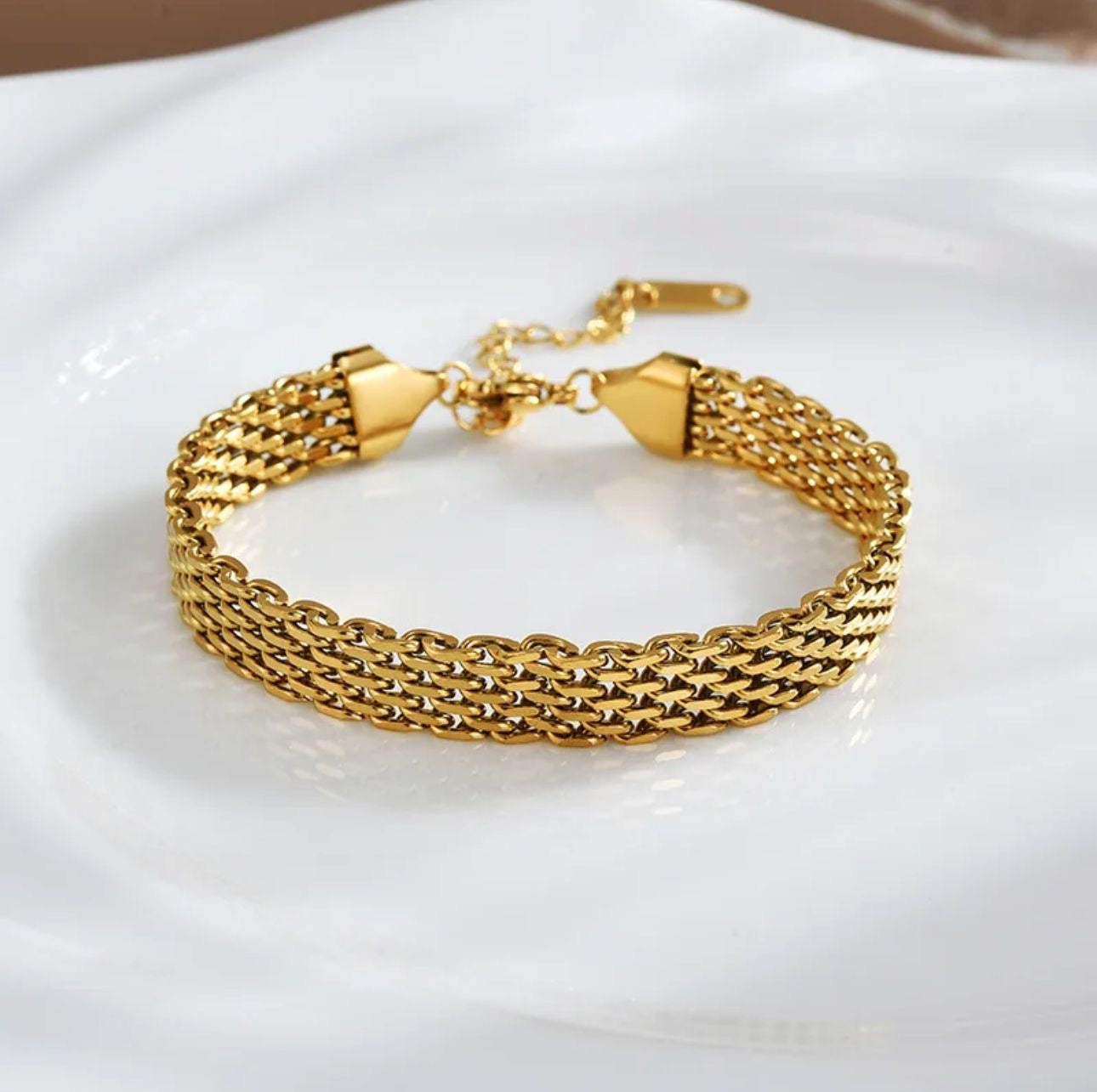 Gold pleated bracelet