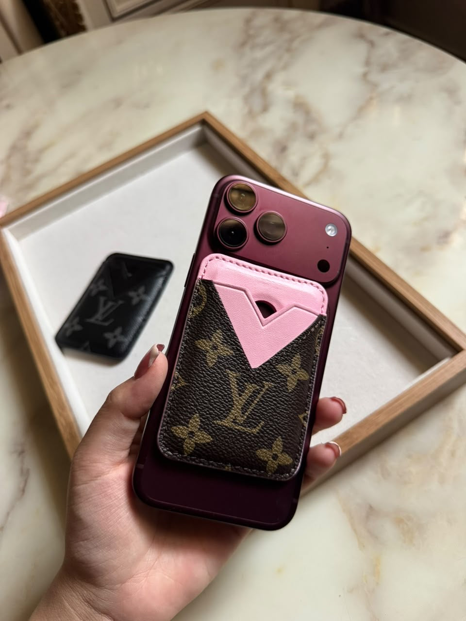 Lv Cardholder Magsafe