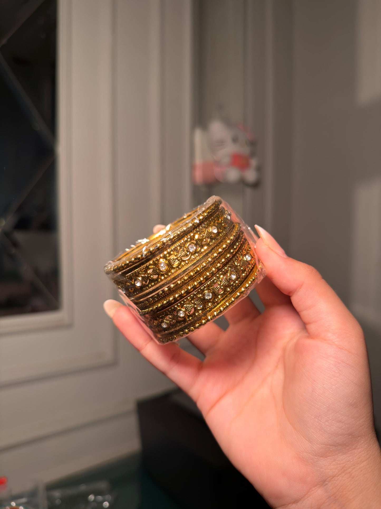 Classic Golden Kundan Bangles