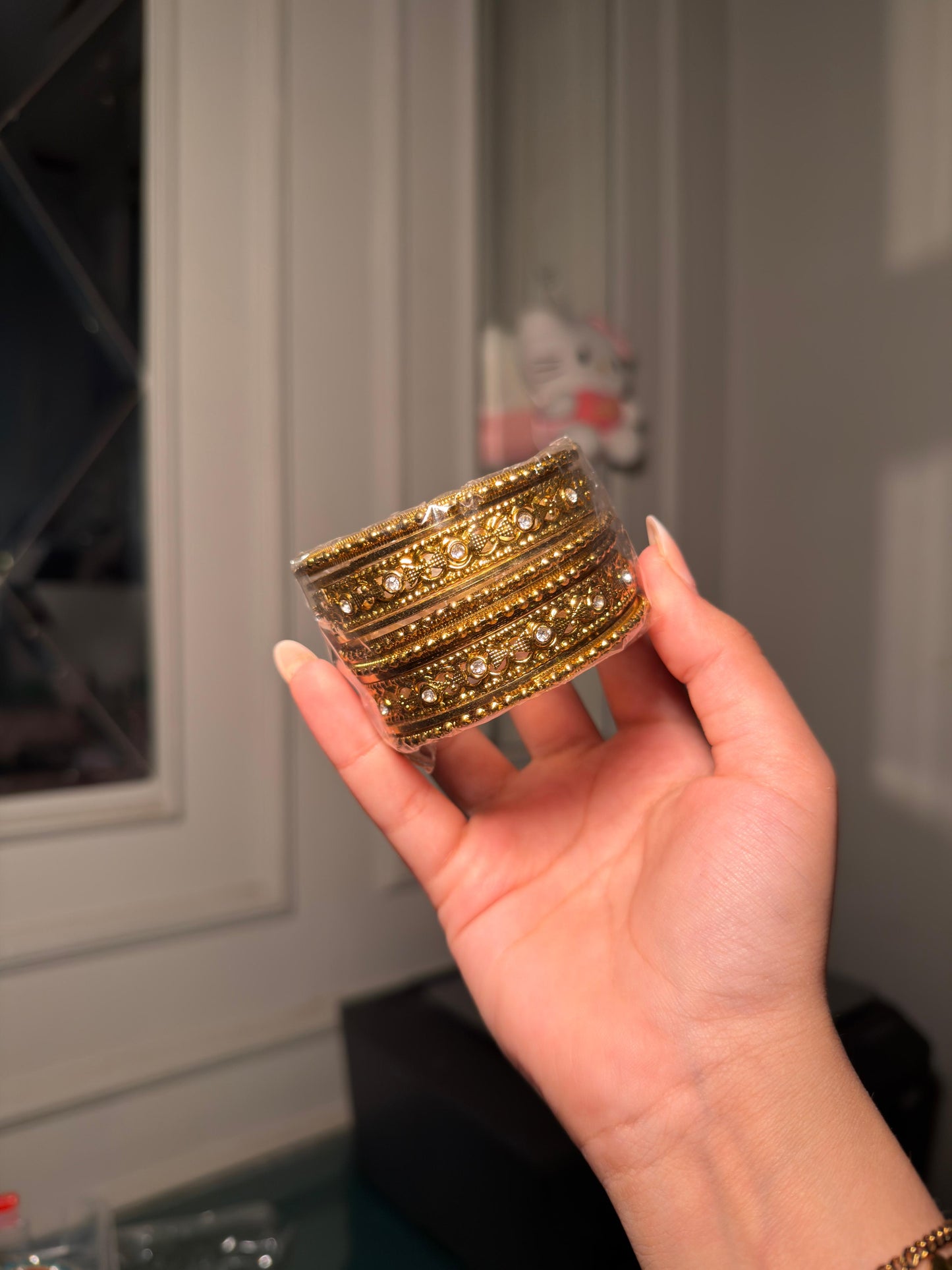 Classic Golden Kundan Bangles