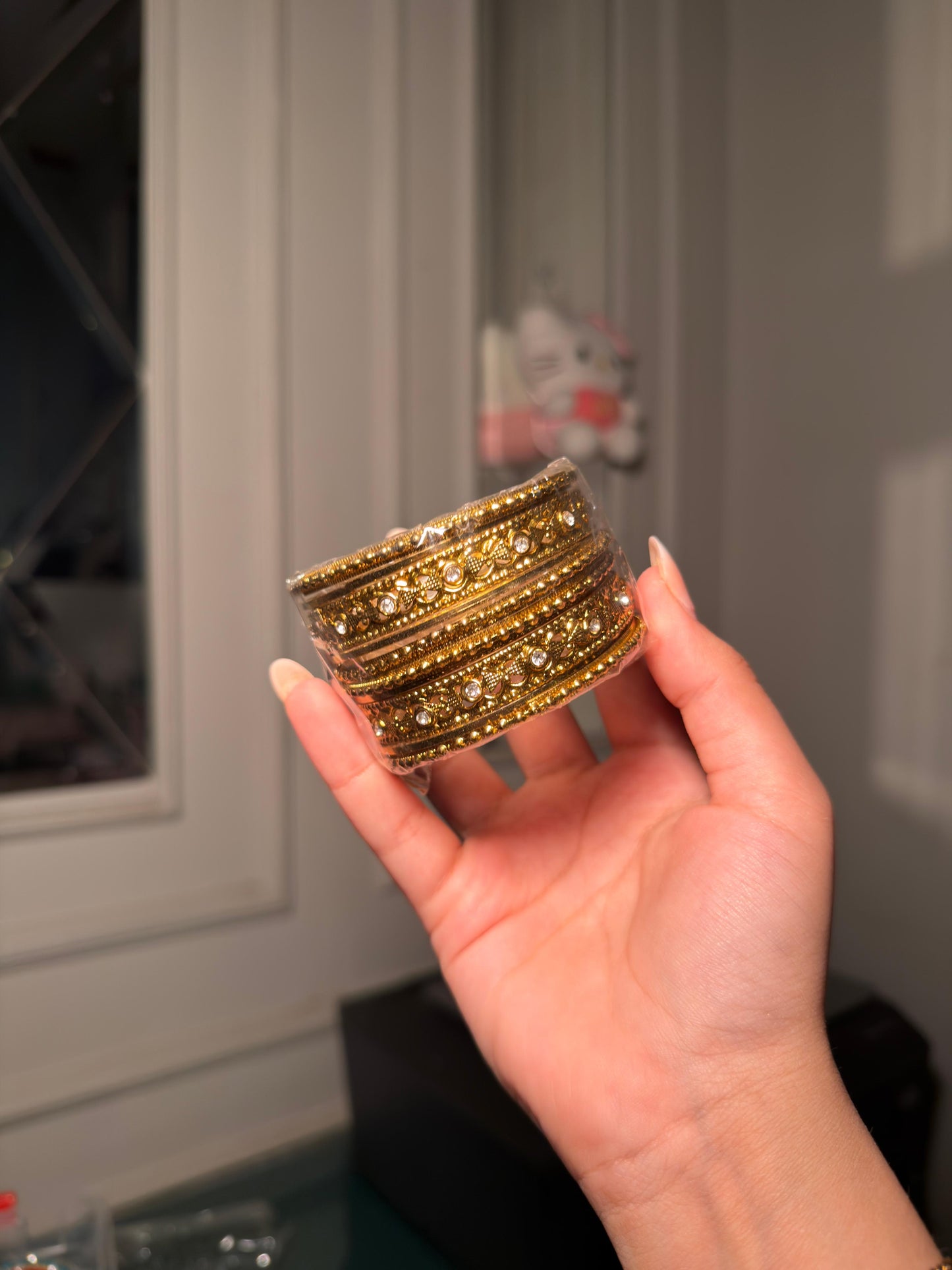 Classic Golden Kundan Bangles