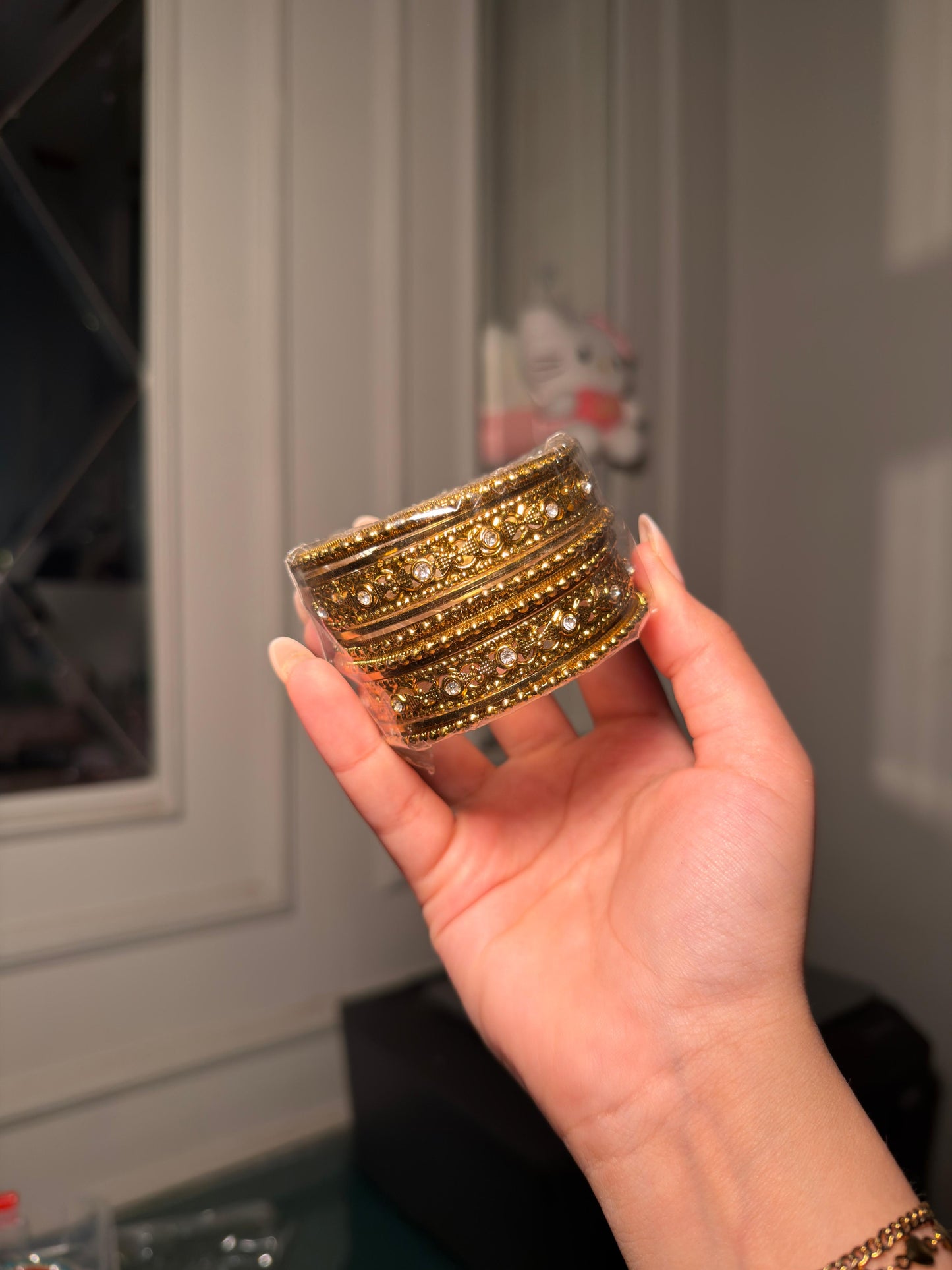 Classic Golden Kundan Bangles